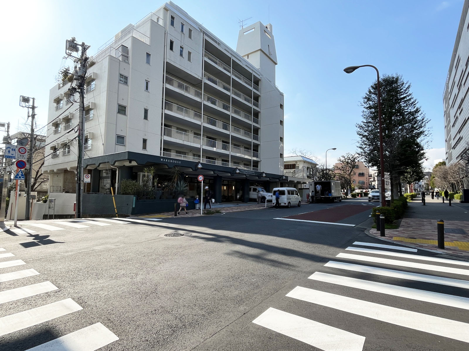 ヒューリック目黒三田前面の目黒三田通り