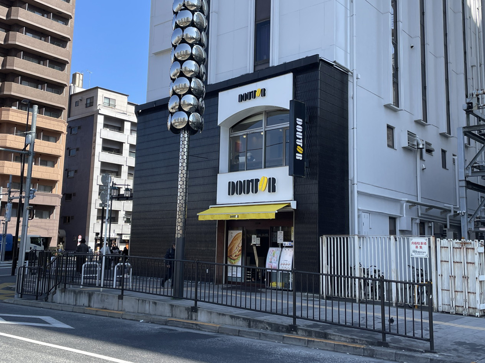 並びのドトールコーヒーショップ 西武新宿北口店