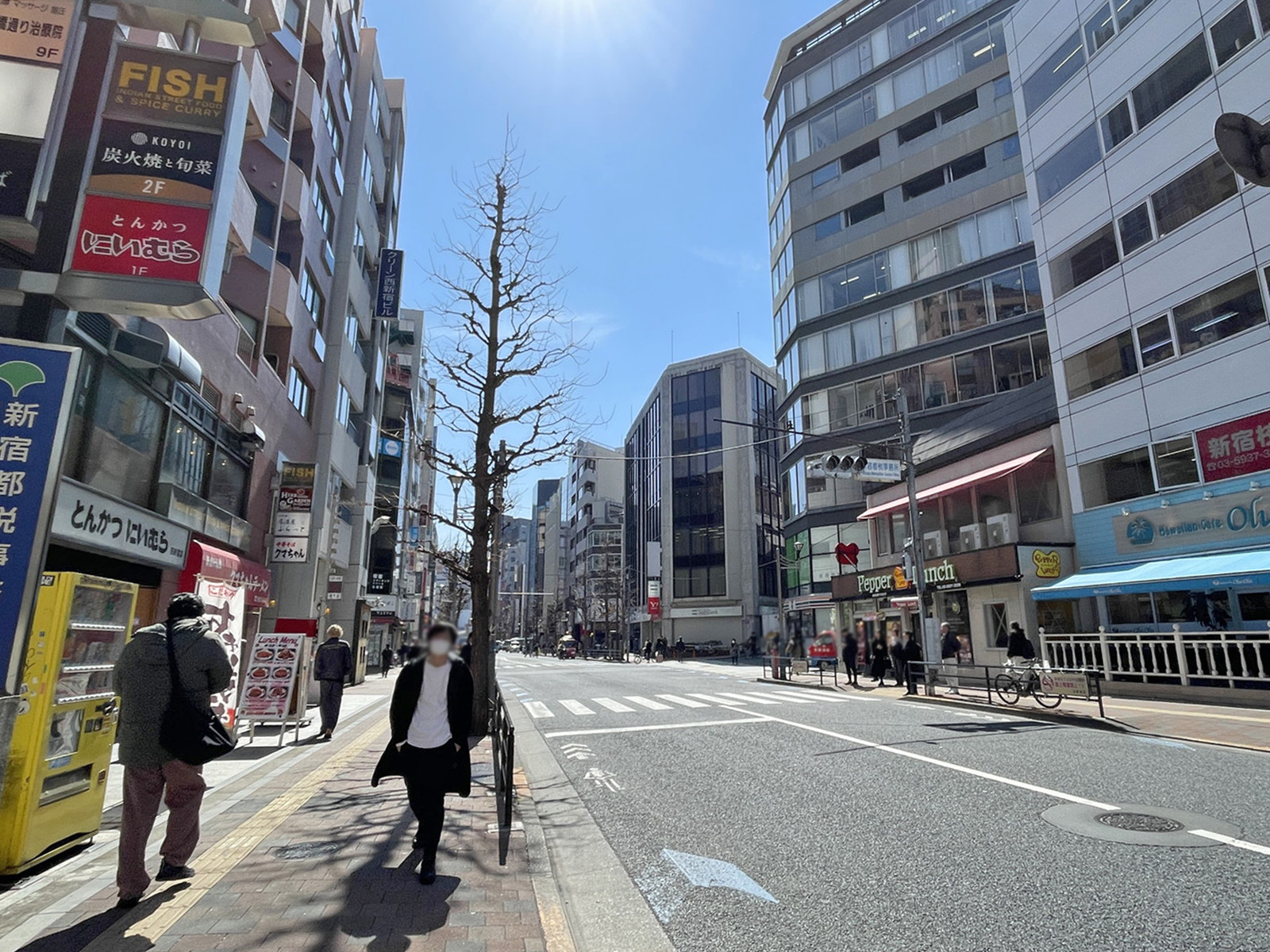 GOWA西新宿前面の小滝橋通り