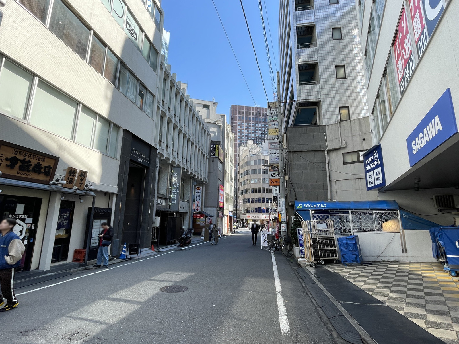 寿ビル前面の通り