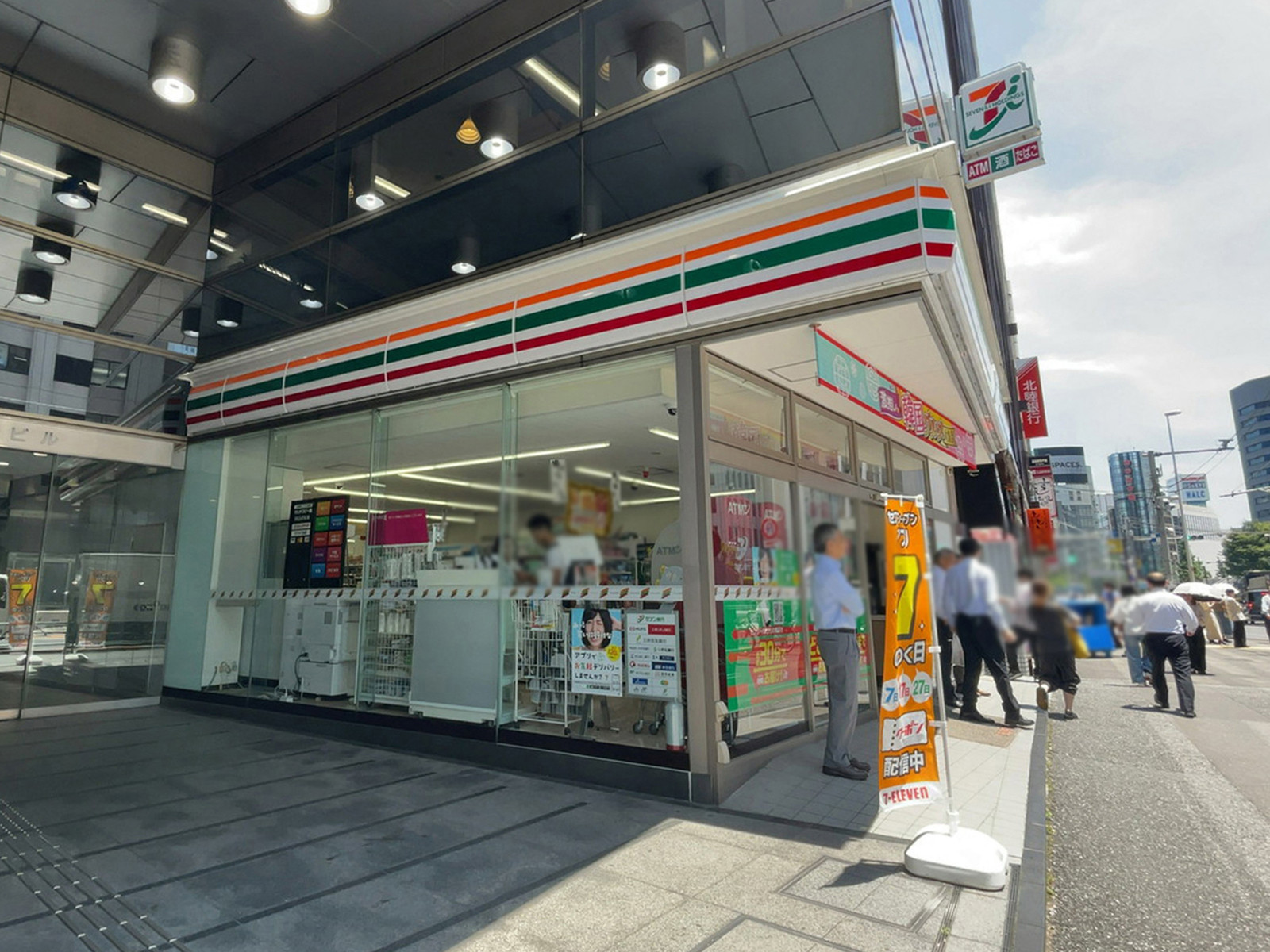 徒歩2分のセブン-イレブン 西新宿7丁目店