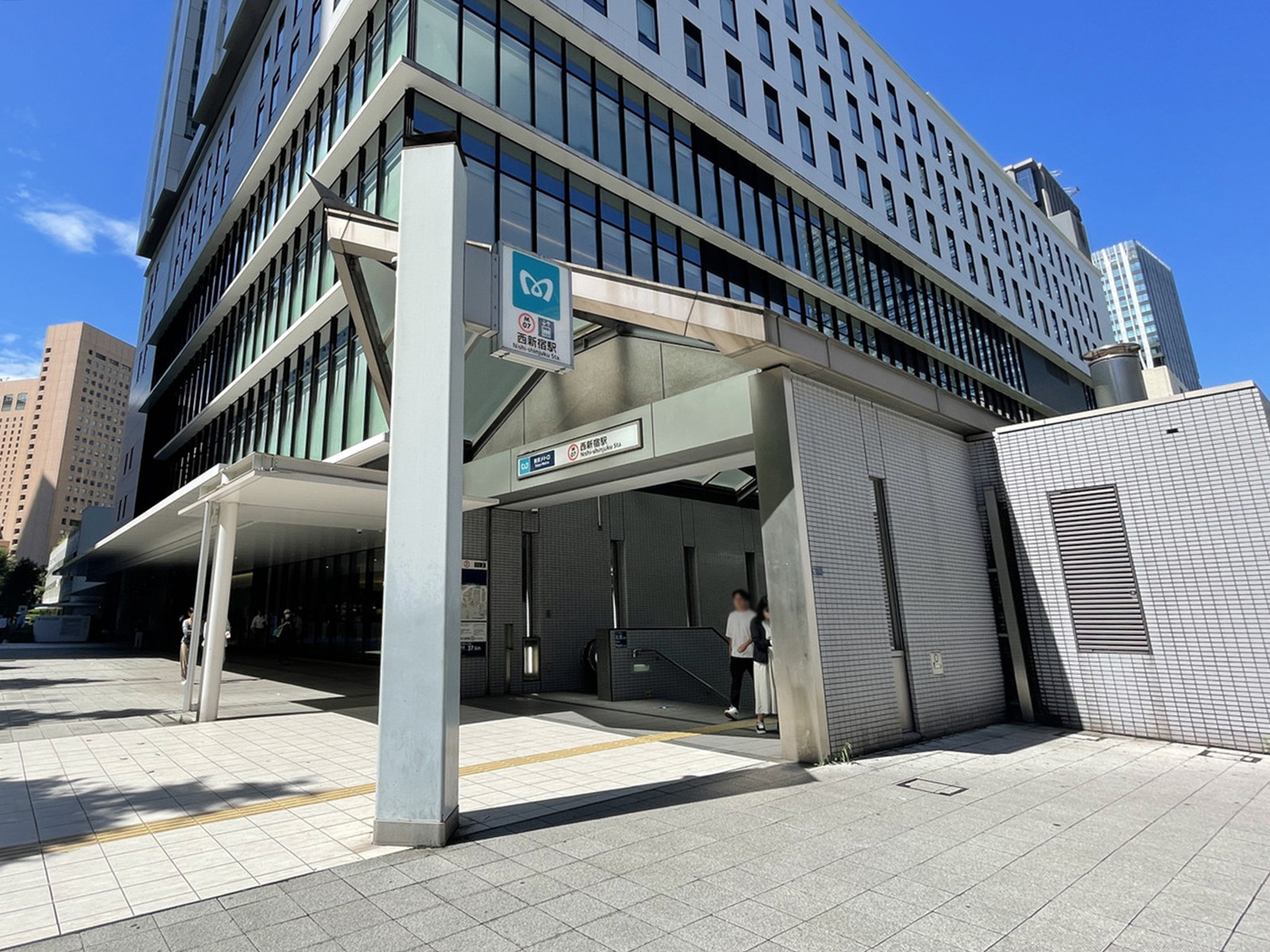 最寄りの「西新宿駅」