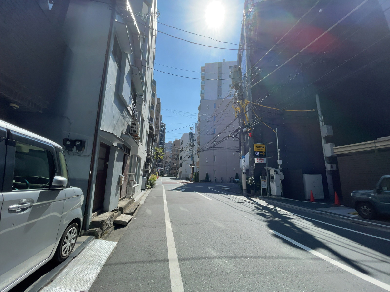 LOGビル前面の通り