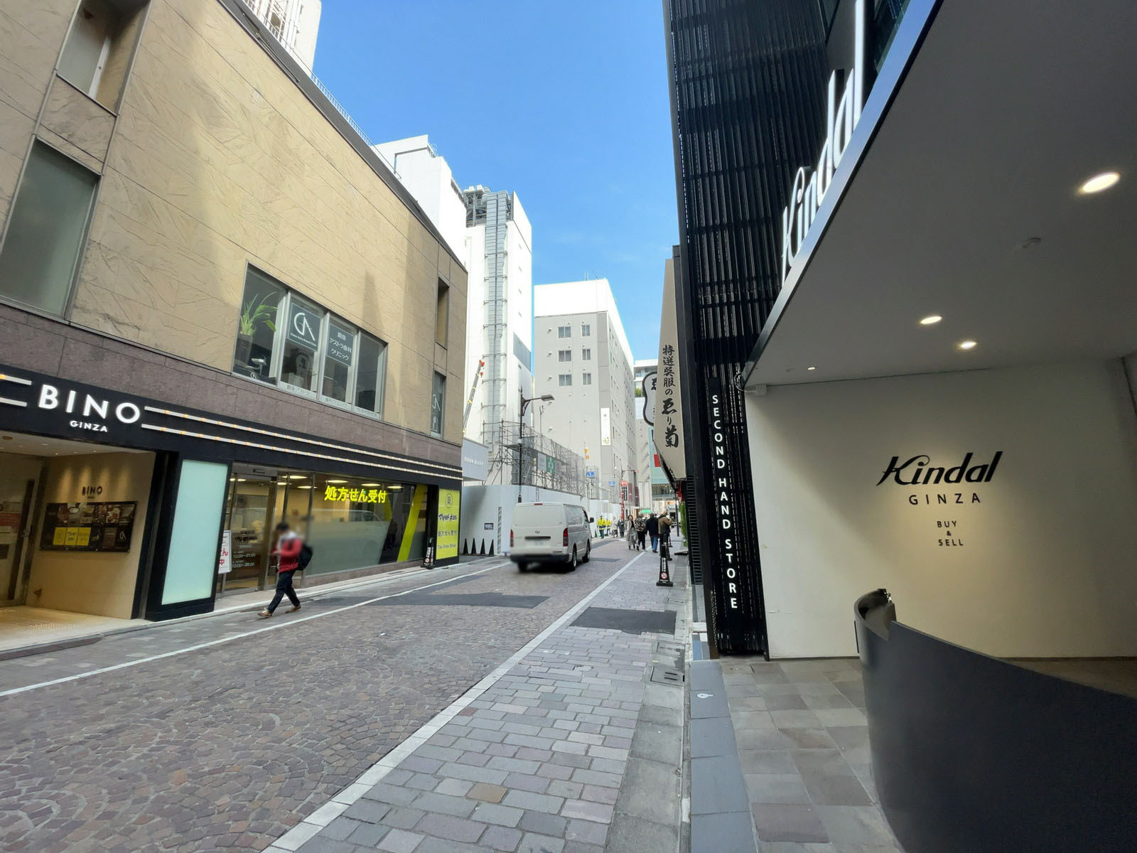 清月堂ビル前面の通り
