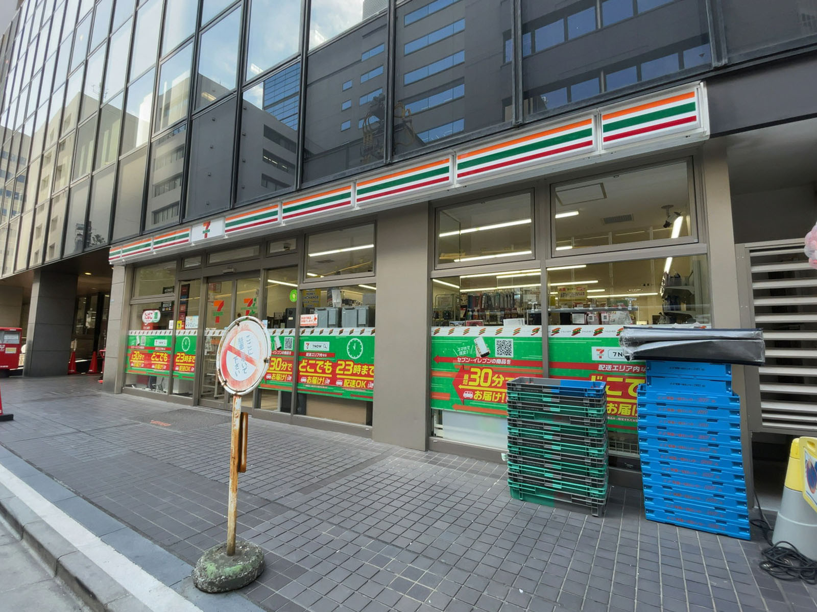徒歩1分のセブン-イレブン 銀座7丁目東店