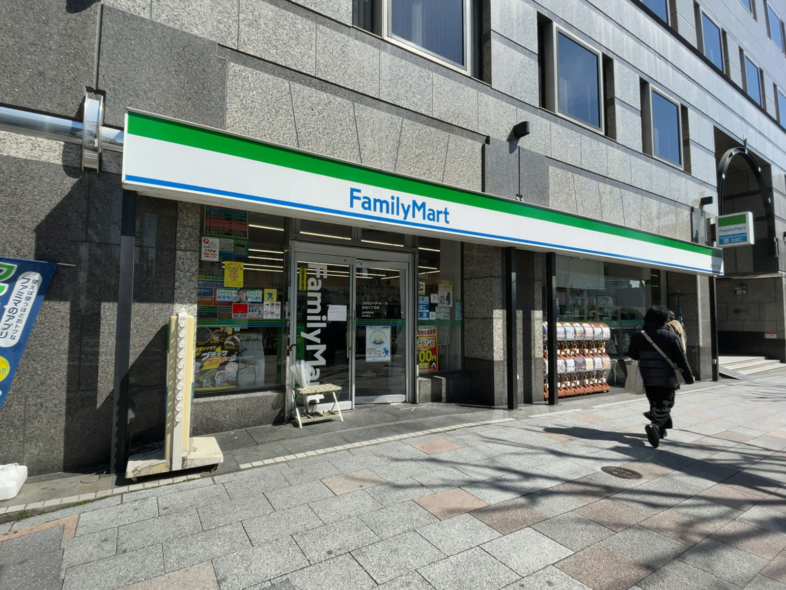 徒歩4分のファミリーマート 築地六丁目店
