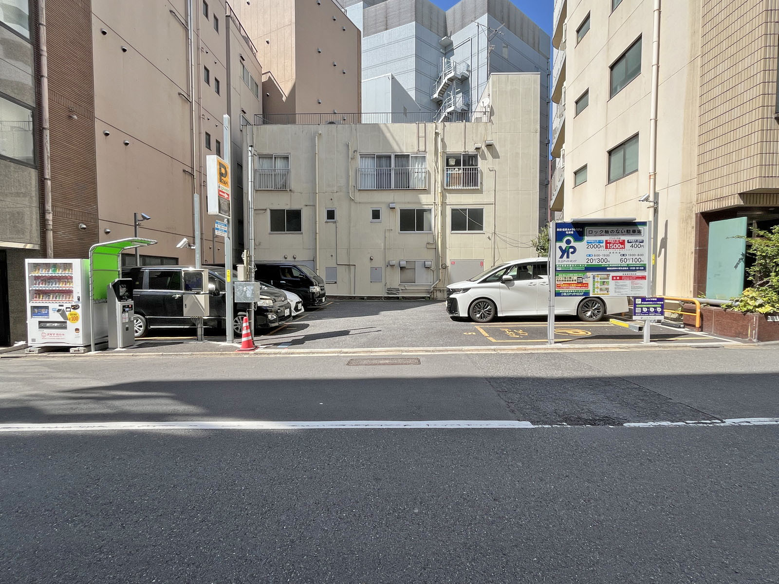 隣のコインパーキング