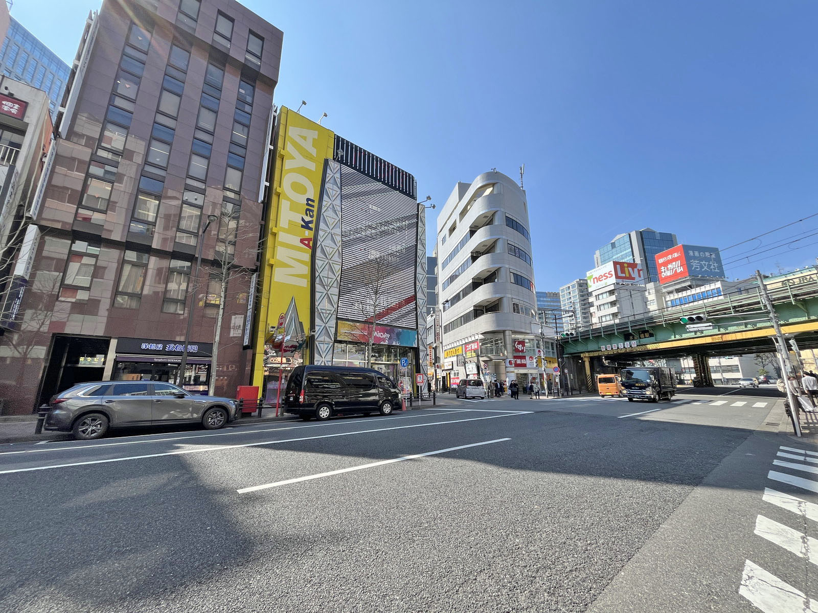 清話会ビル前面の水道橋西通り