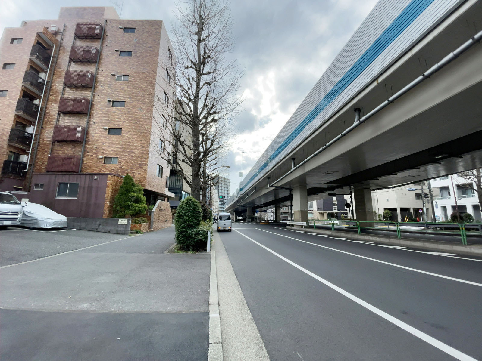 RAYS目黒前面の北品川四谷線