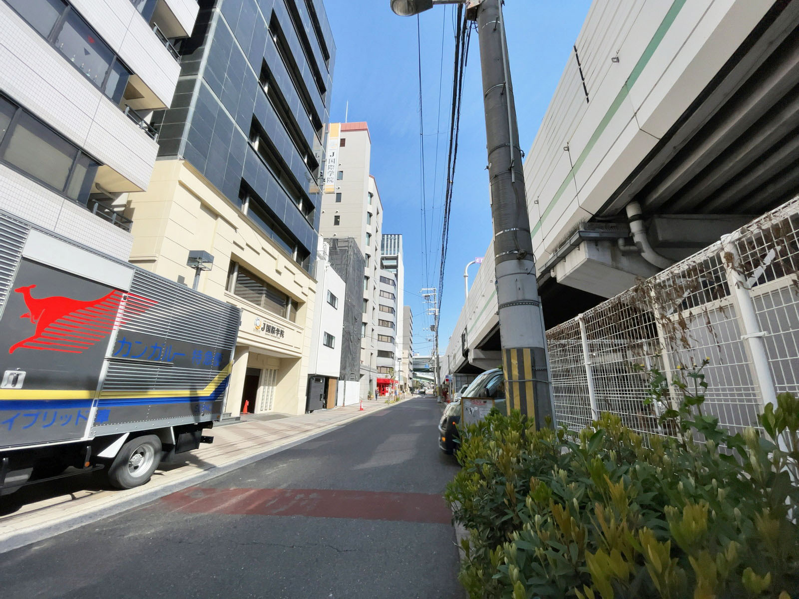 リアライズ立売堀ビル前面の通り