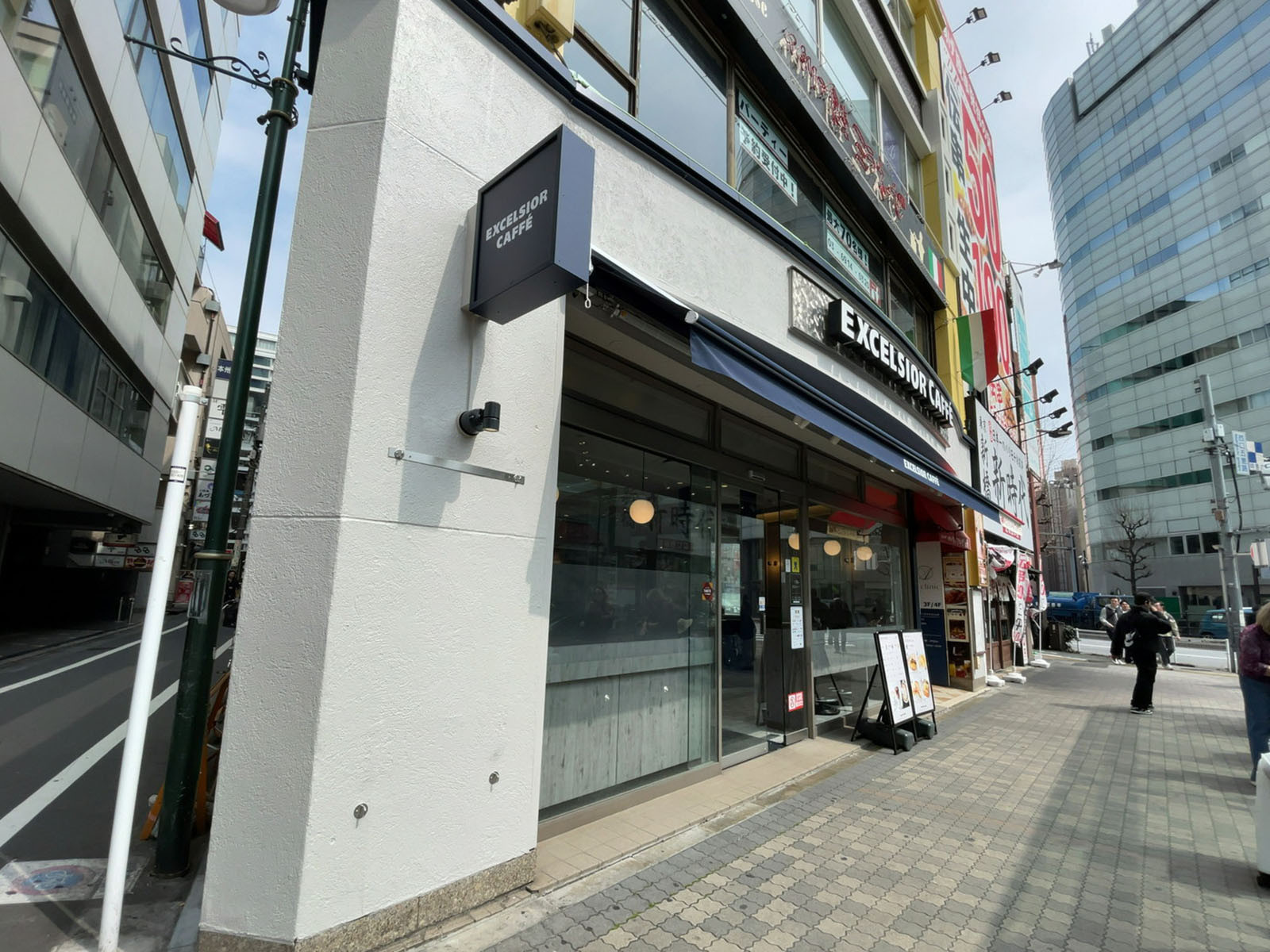 徒歩1分のエクセルシオール カフェ 池袋二丁目店