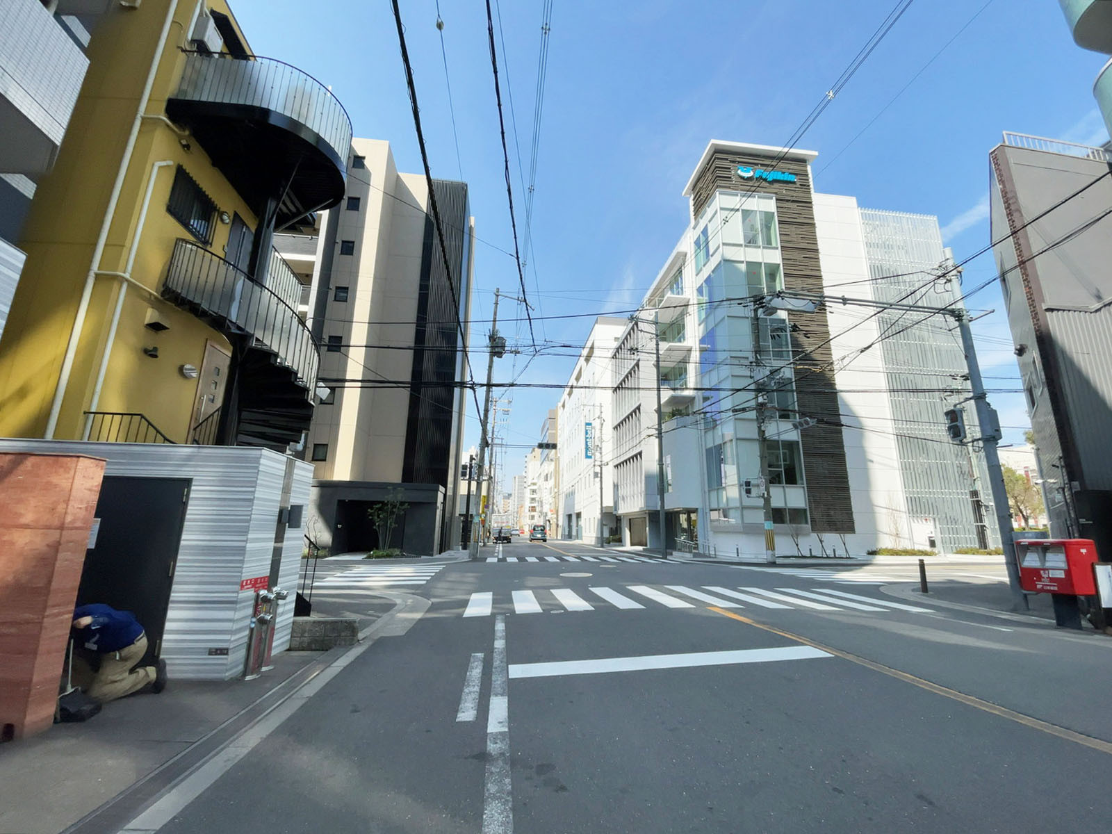 日東ビル前面の通り