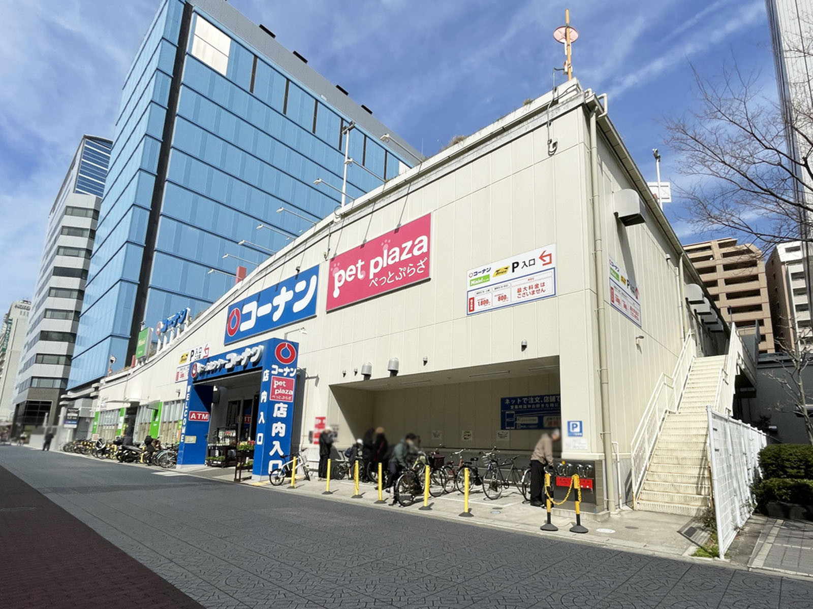 徒歩1分のコーナン西本町店