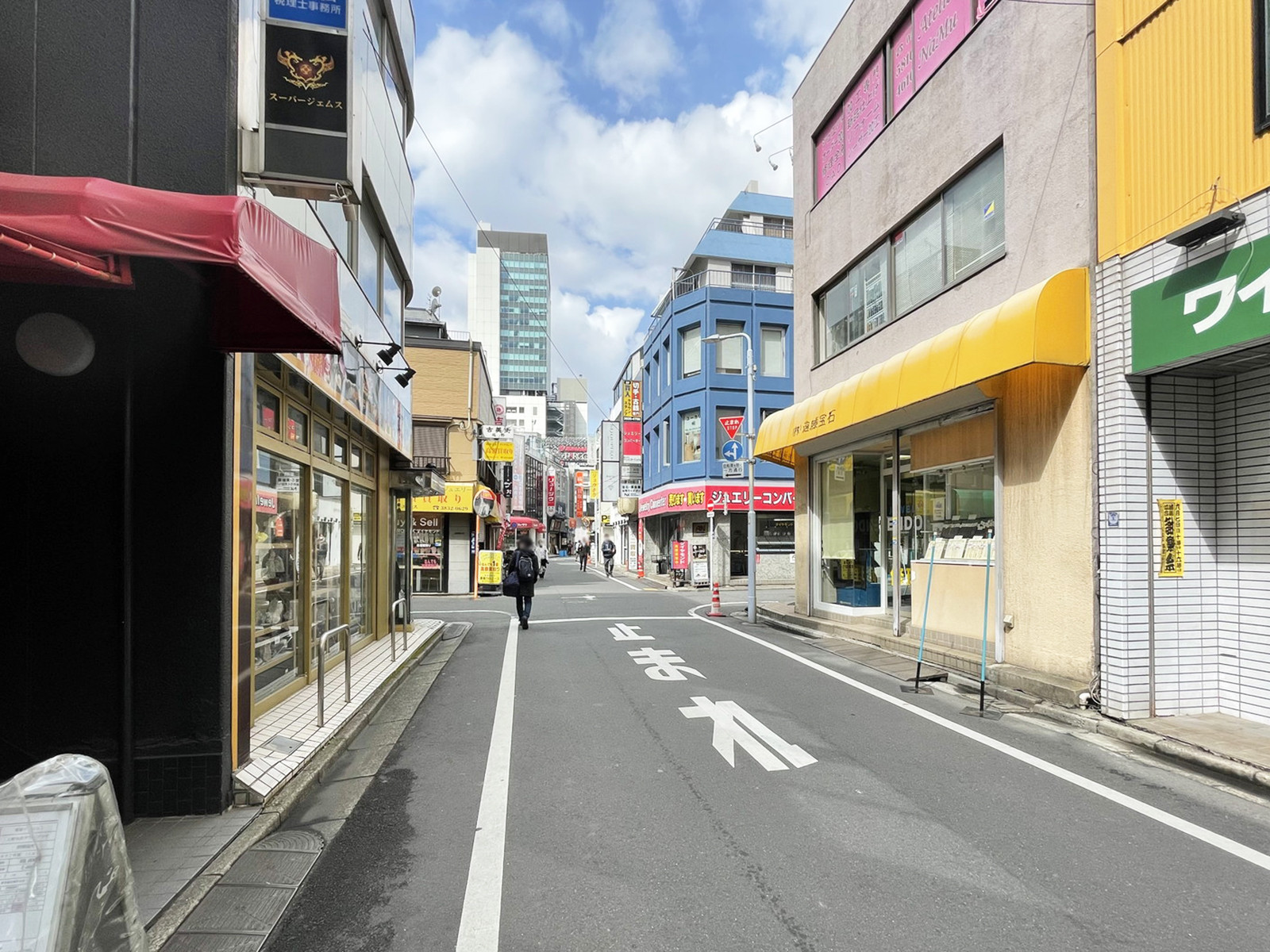 八重垣ビル前面の通り