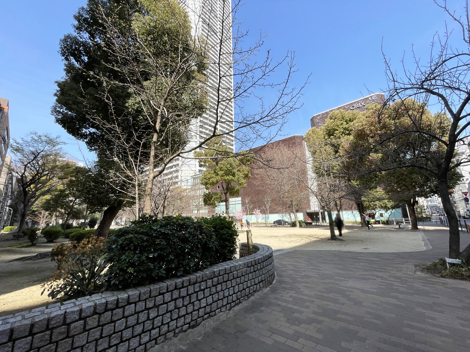 ビル裏の新町北公園