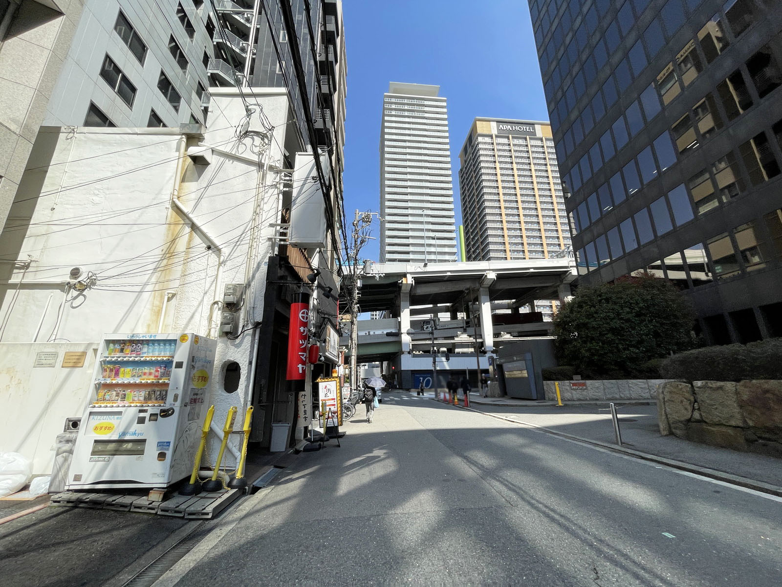 星和CITY･BLD御堂前面の通り