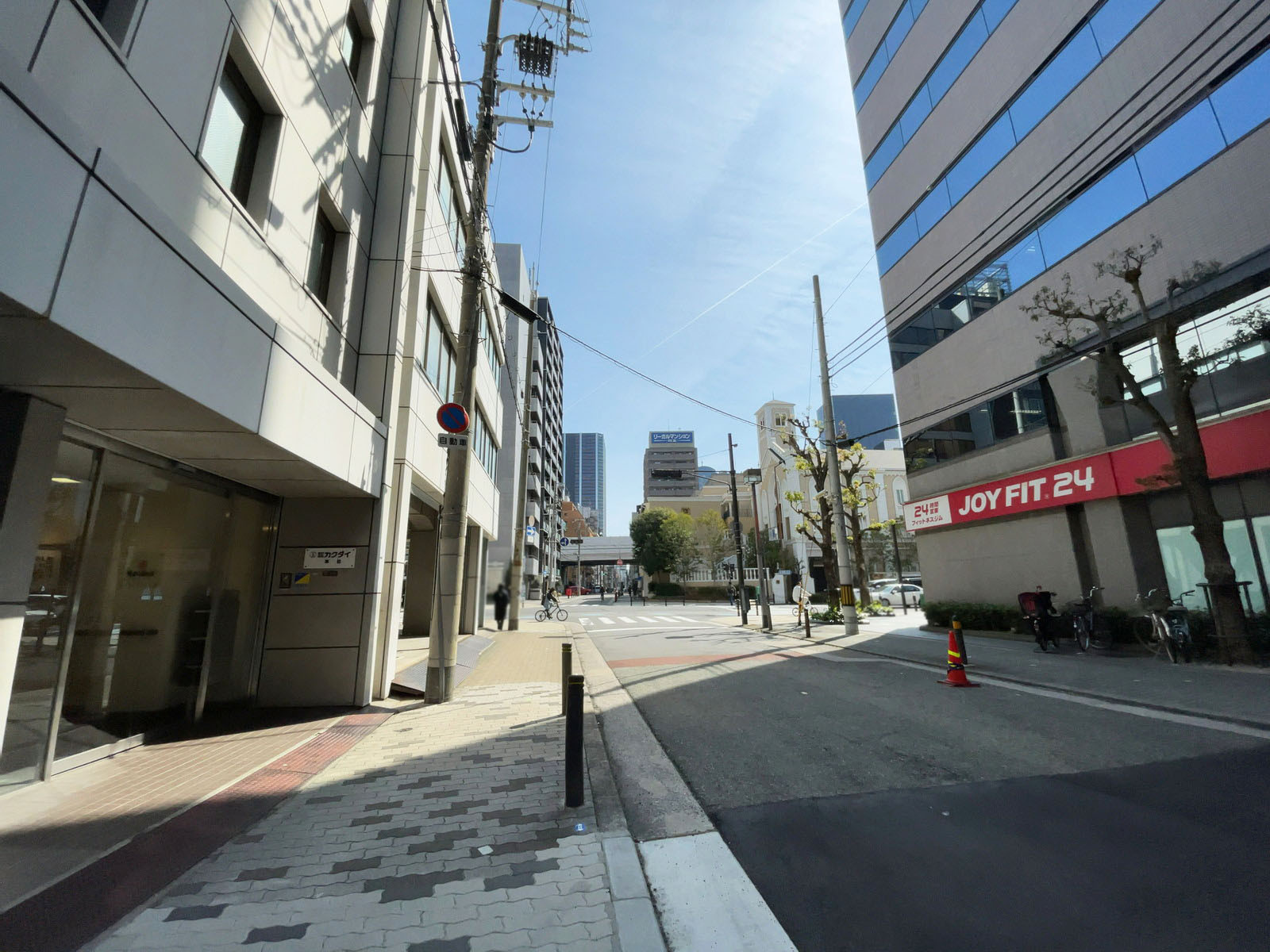 中井産業ビル2号館前面の通り