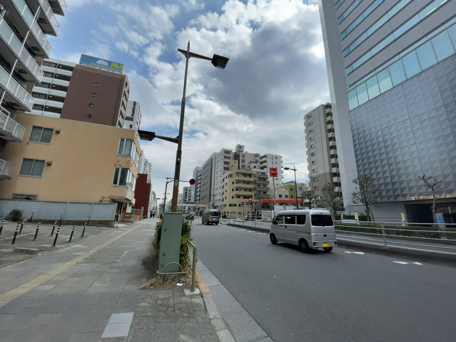 両国STビル前面の京葉道路
