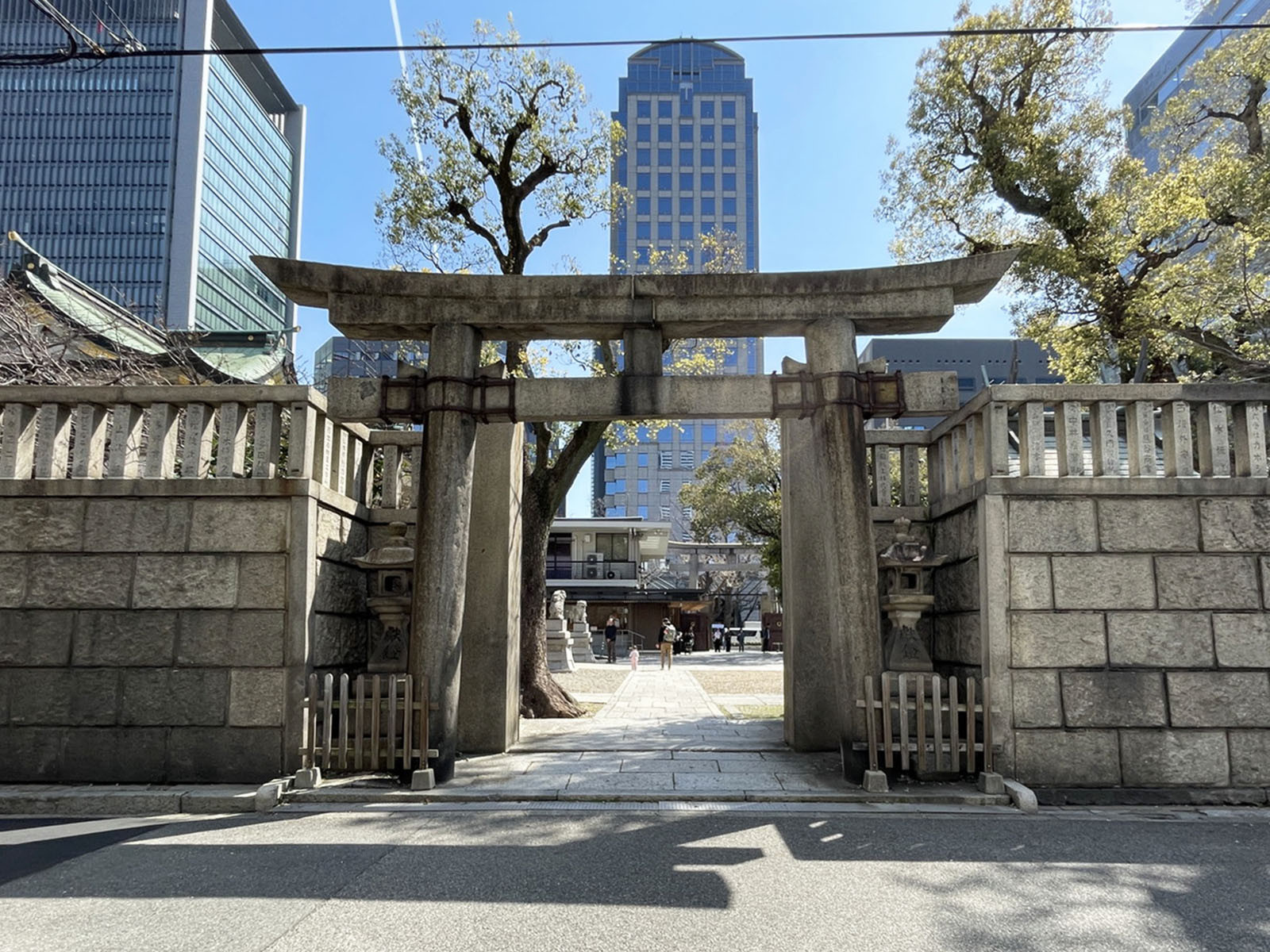 近くの難波神社