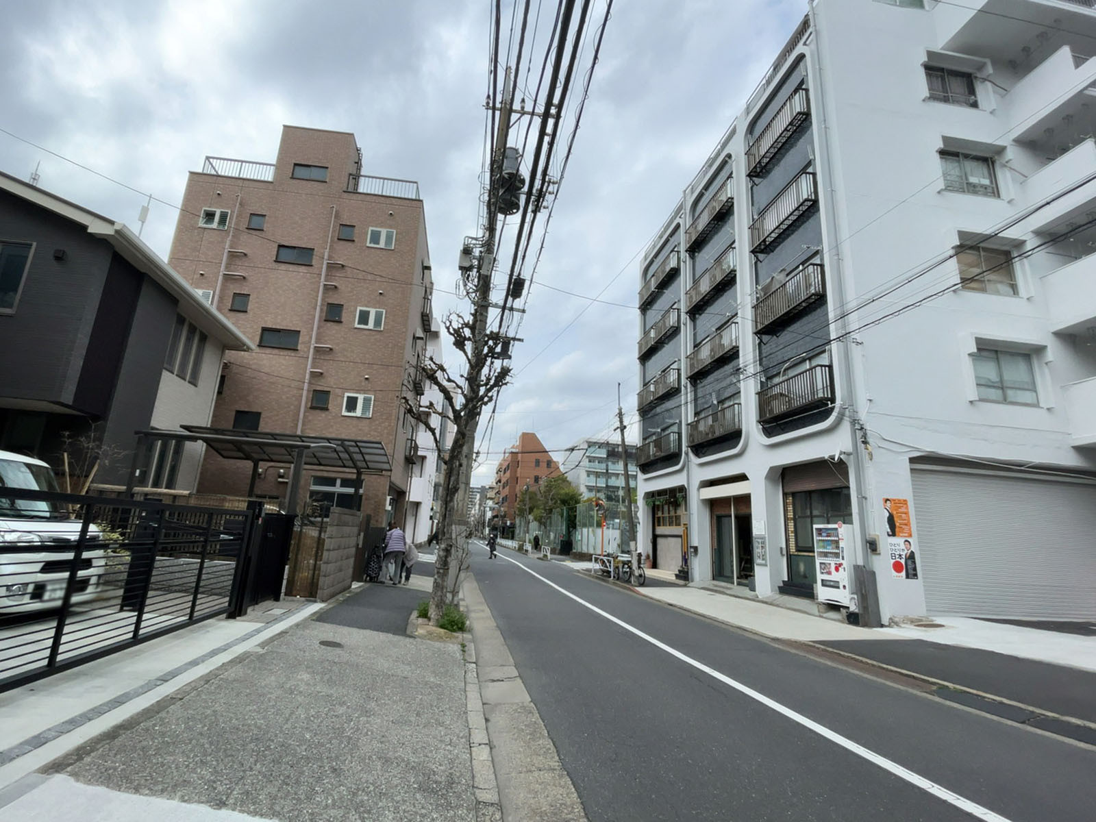 天田第5ビル前面の通り