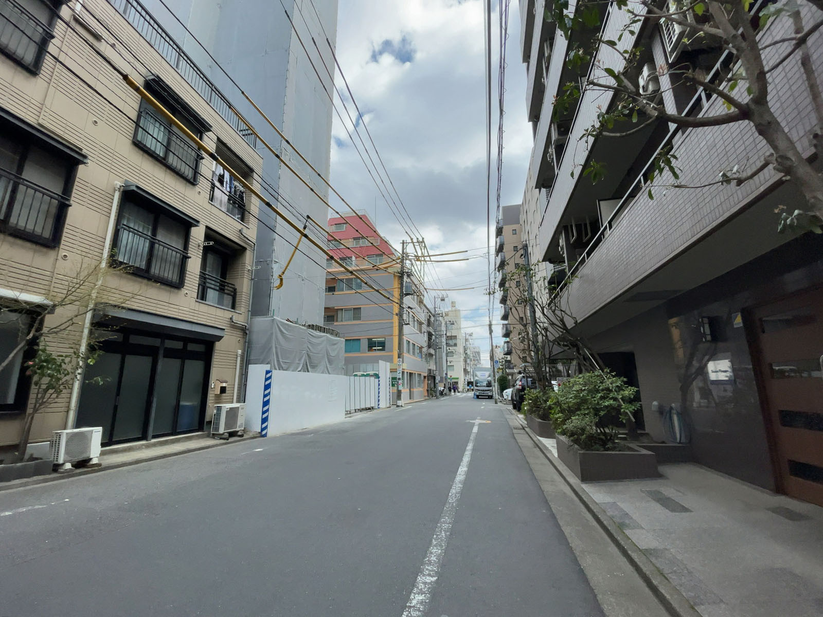 両国SSビル前面の通り