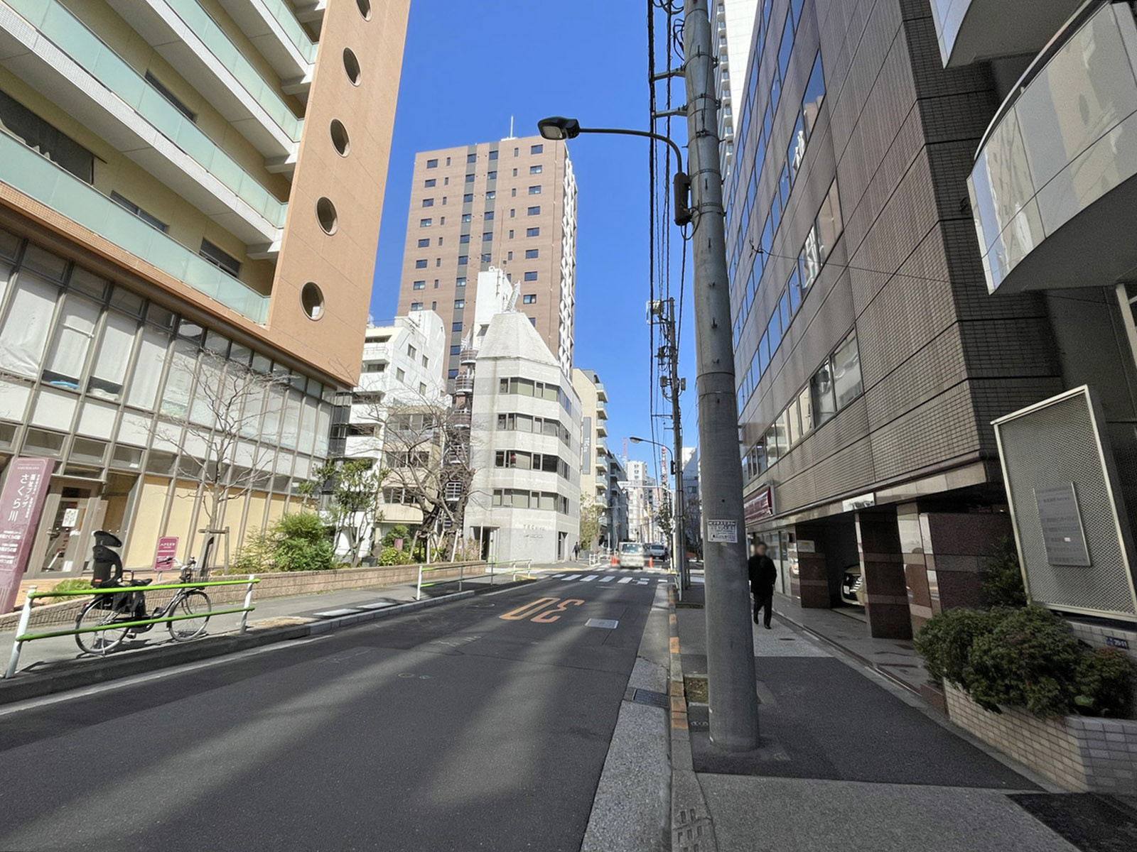 新橋IKビル前面の通り