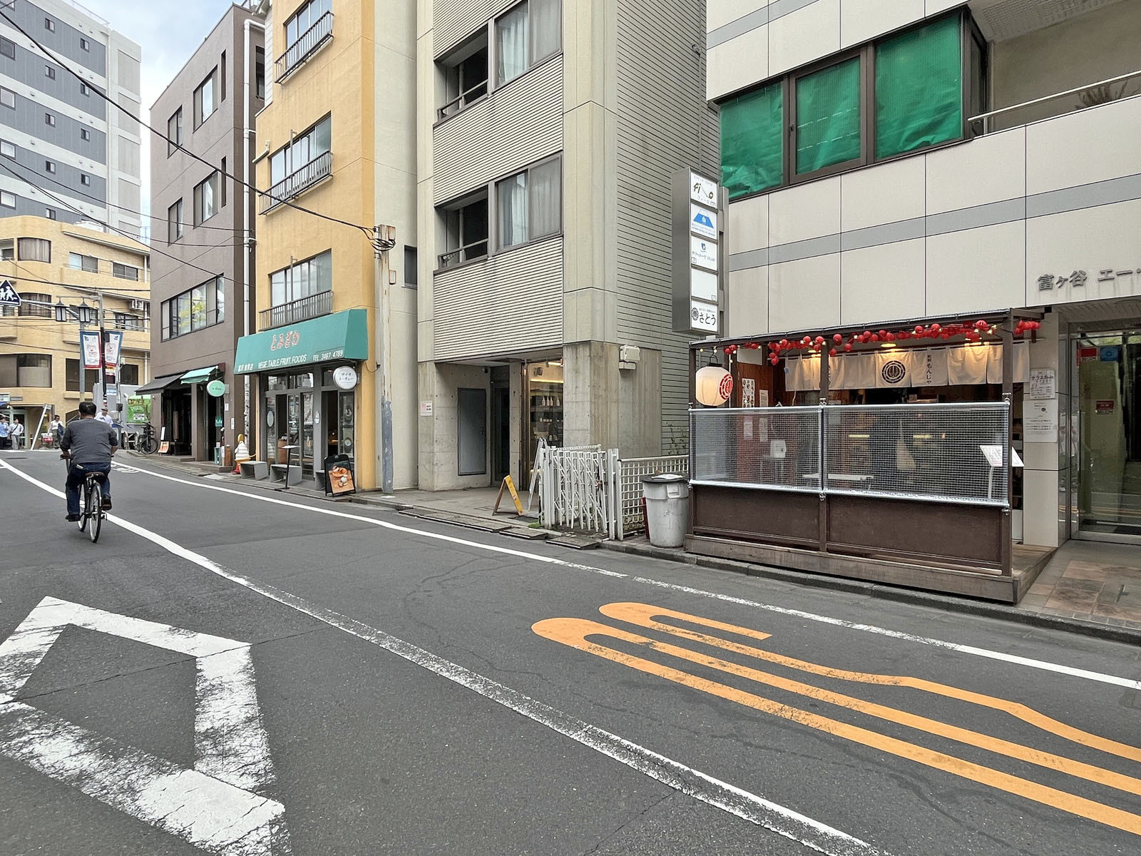 付近には飲食店が充実