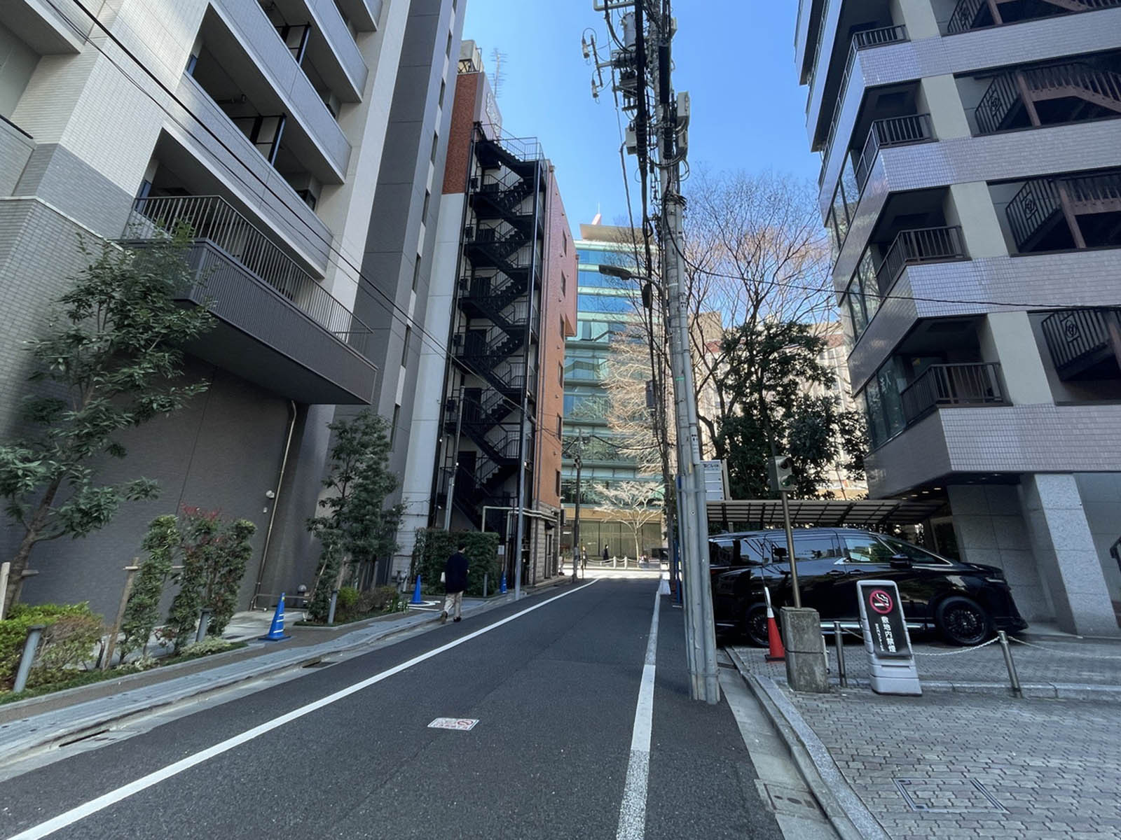 小松ビル前面の通り