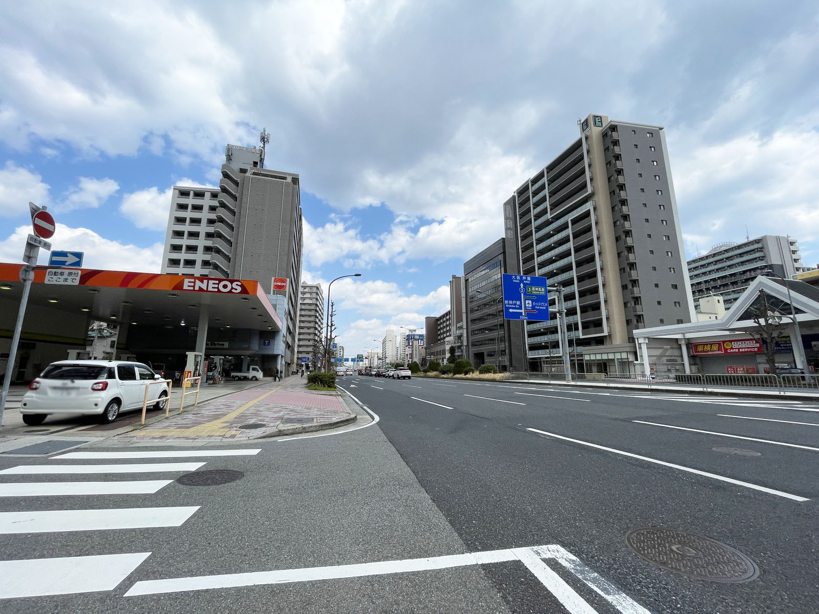 三宮東ビル前面の通り