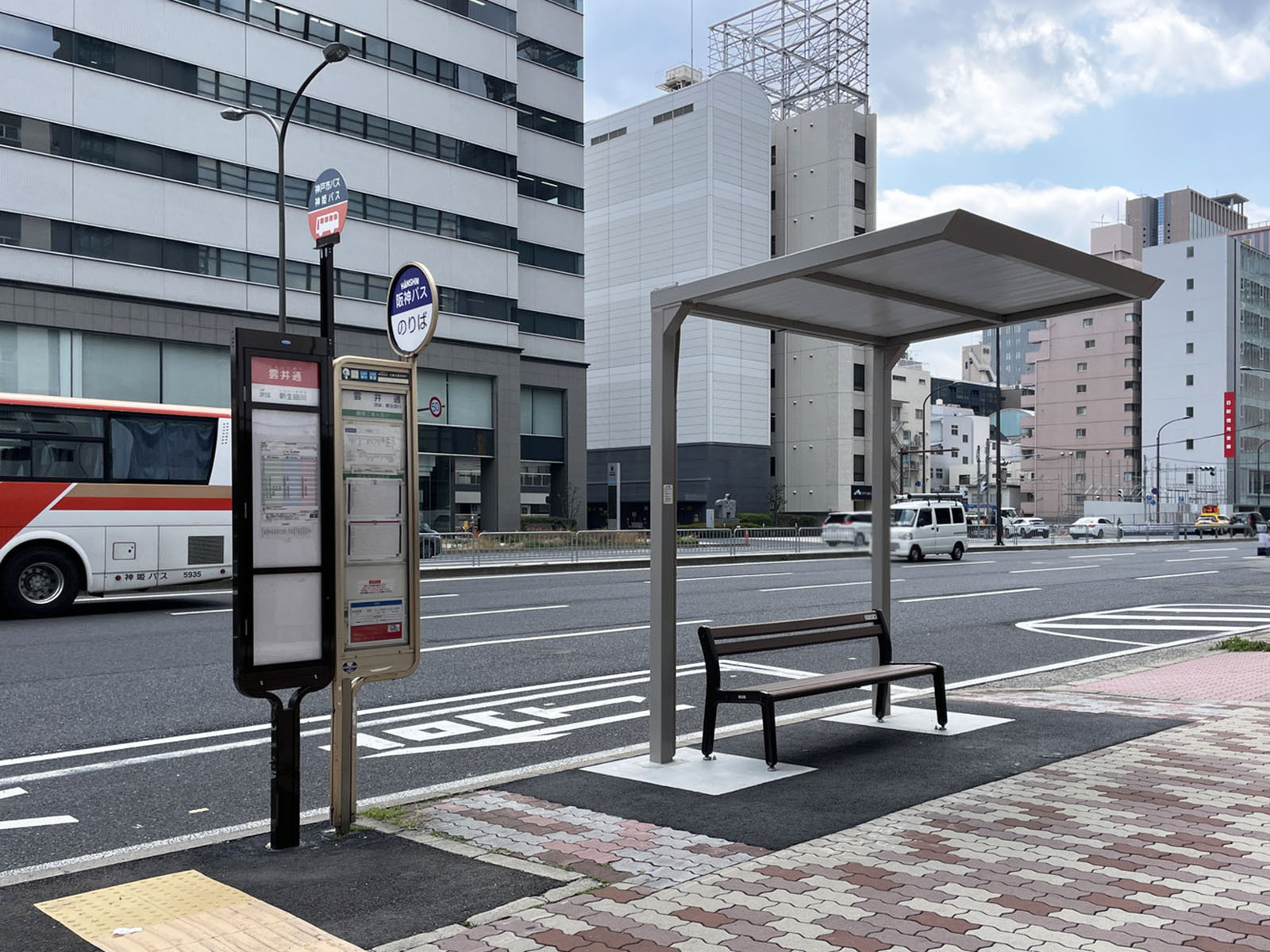 三宮東ビル前のバス停「雲井通」