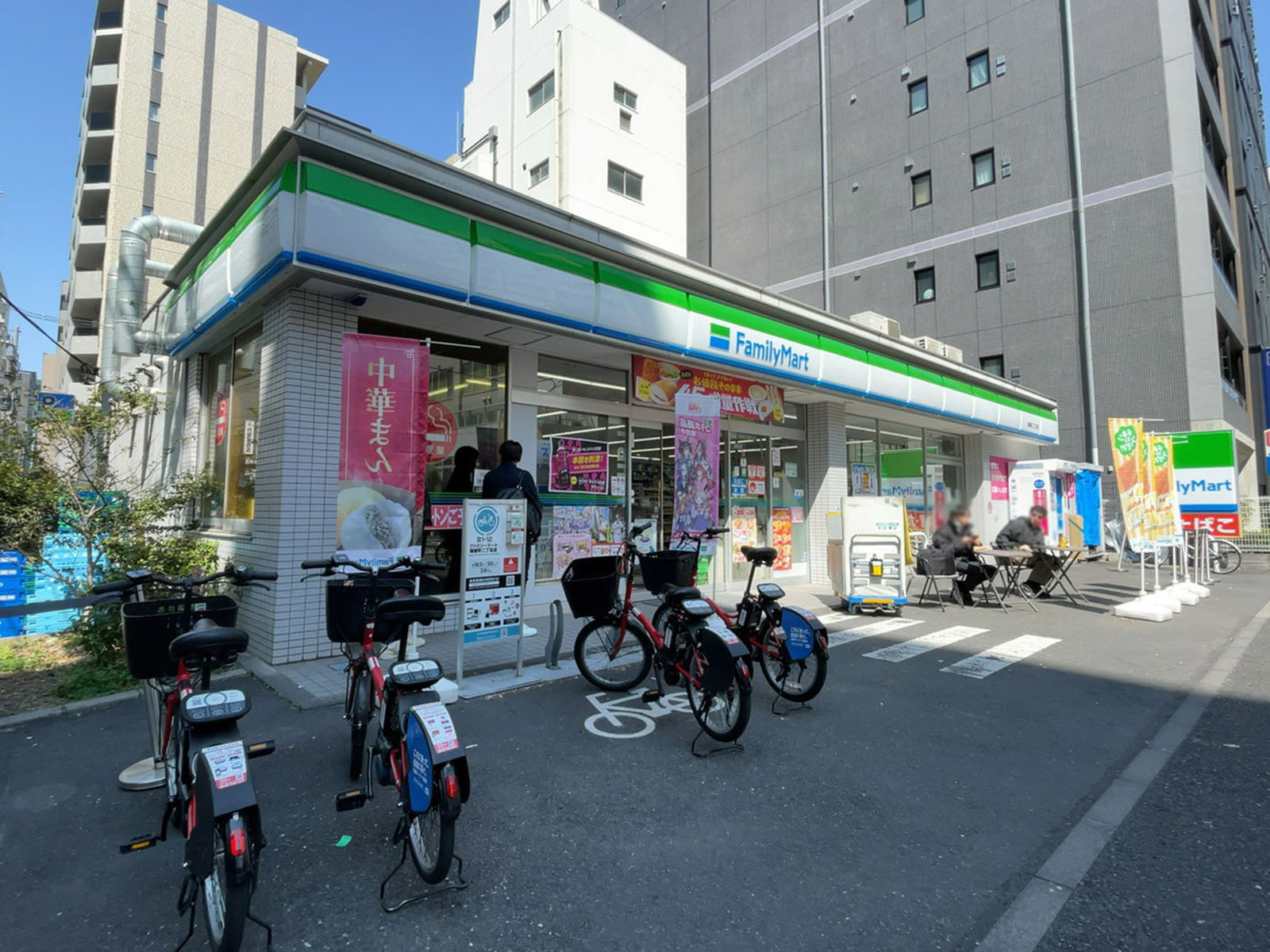 徒歩1分のファミリーマート 堀留町二丁目店