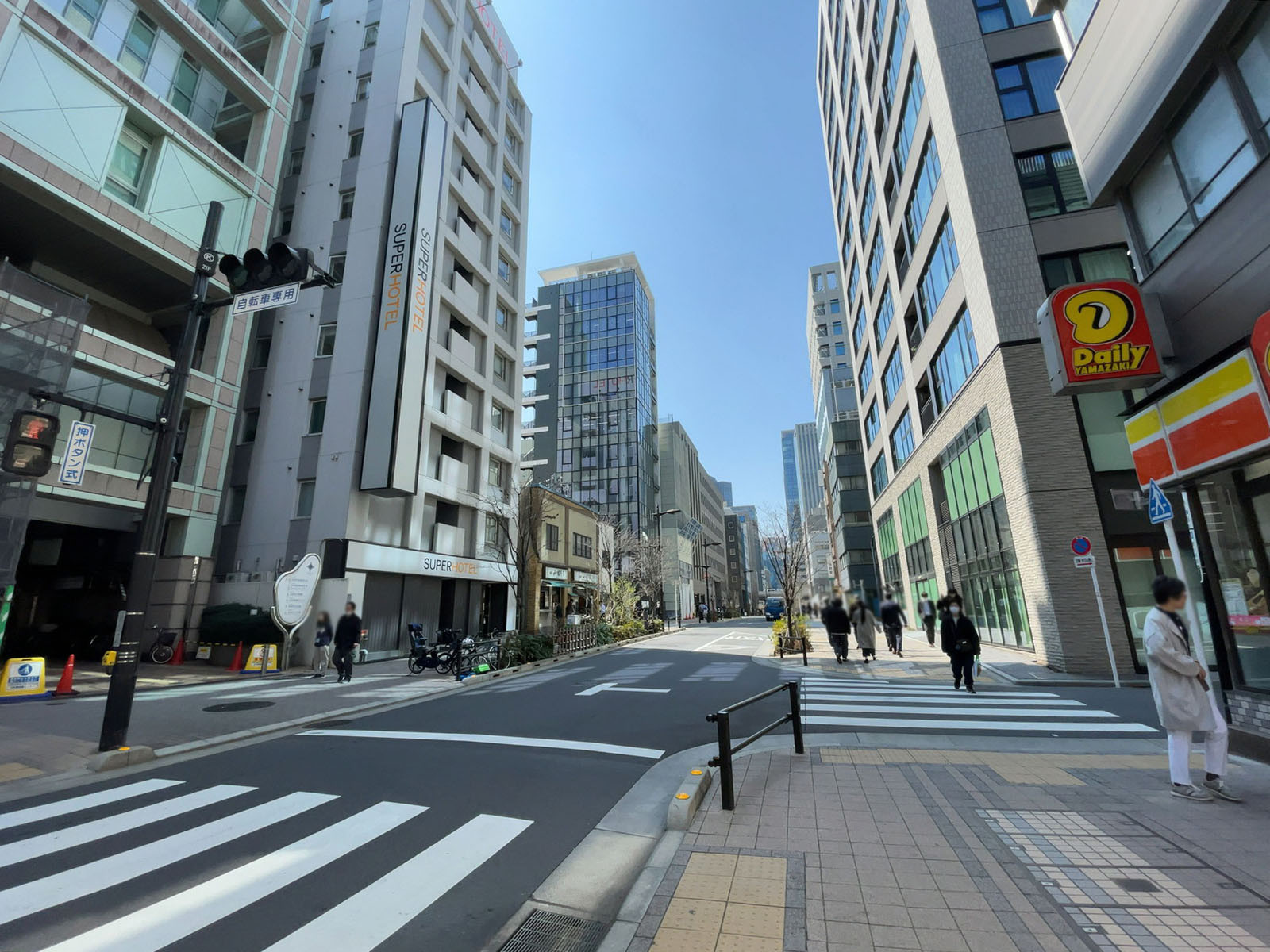 瀧田ビル前面の通り