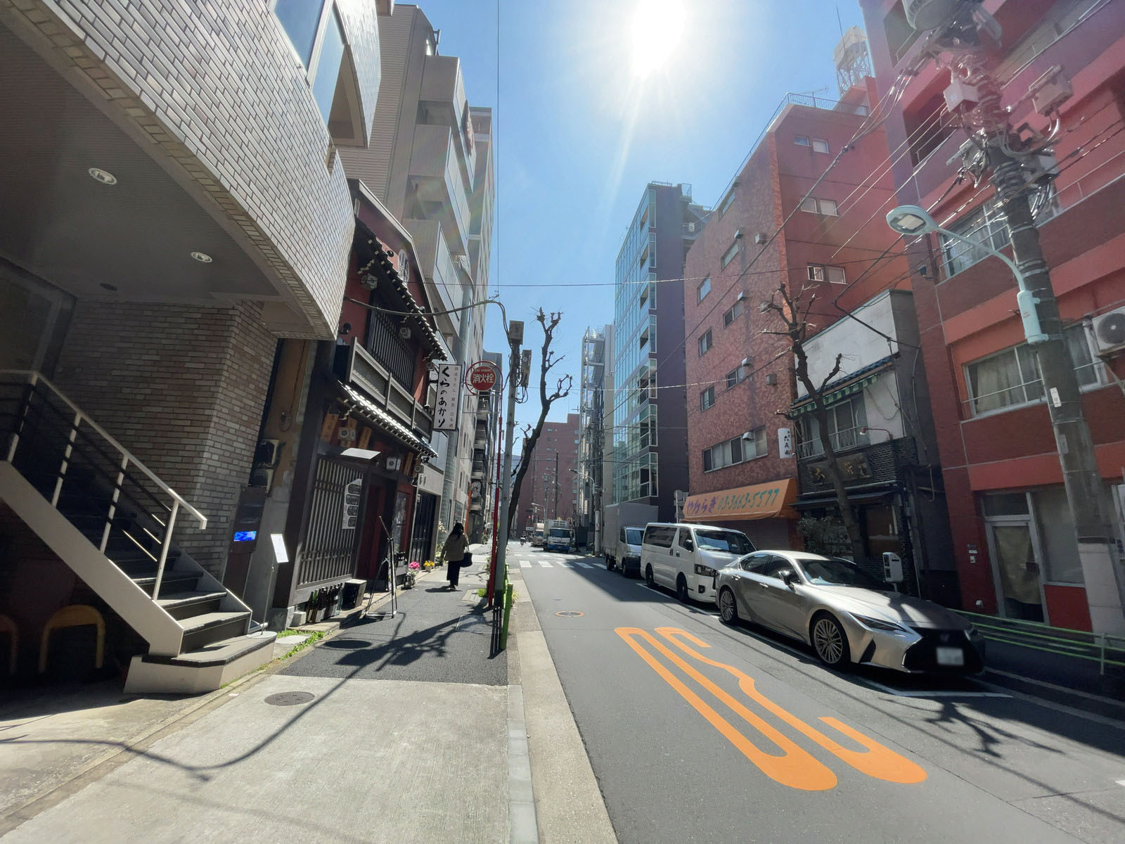 人形町Uビル前面の通り