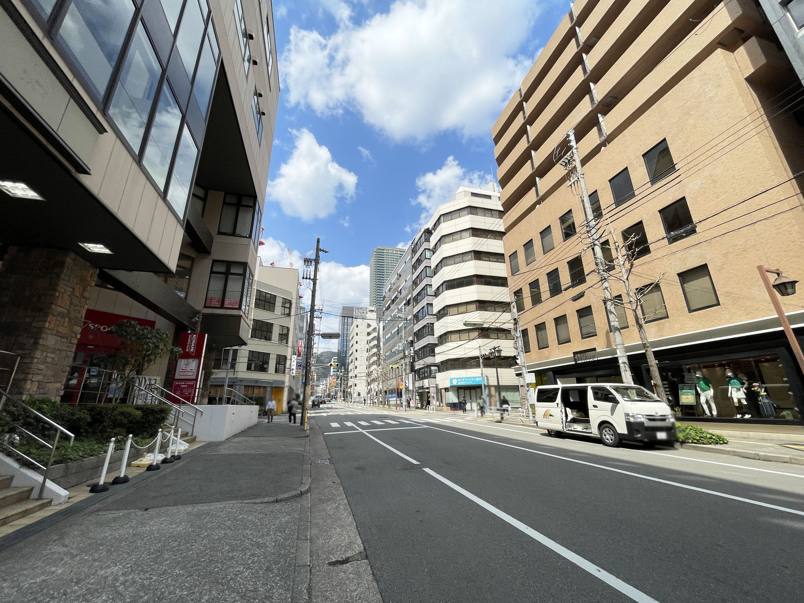 廣榮ビル前面の通り