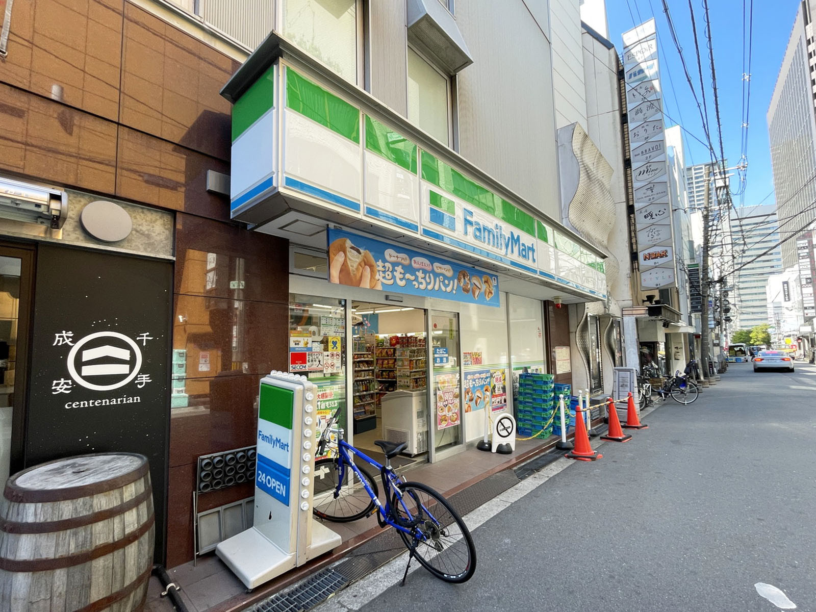 同じ通りにあるファミリーマート 堂島一丁目店