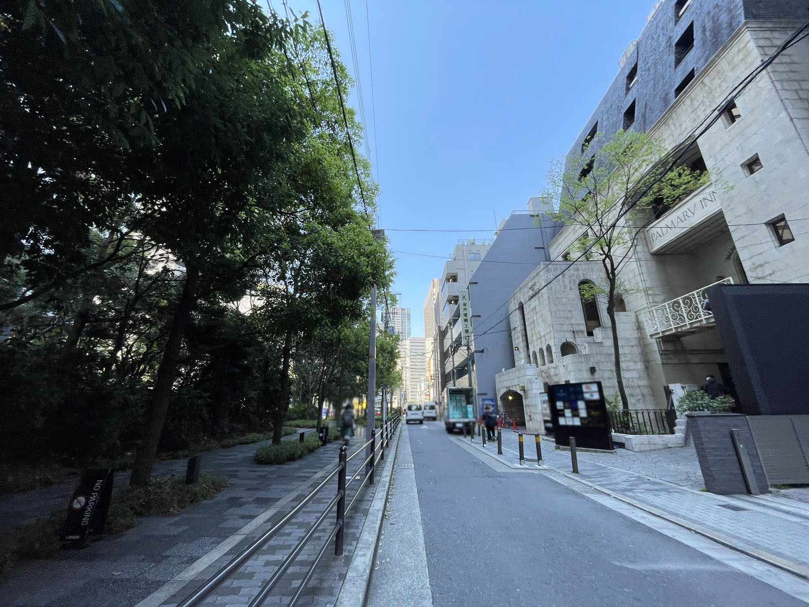 堂北ダイビル前面の堂島船大工町通