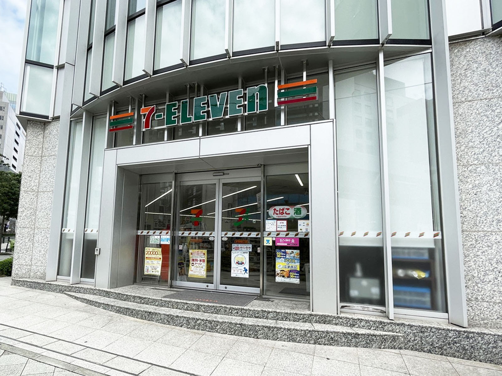 並びにあるセブンイレブン 神戸御幸通6丁目店