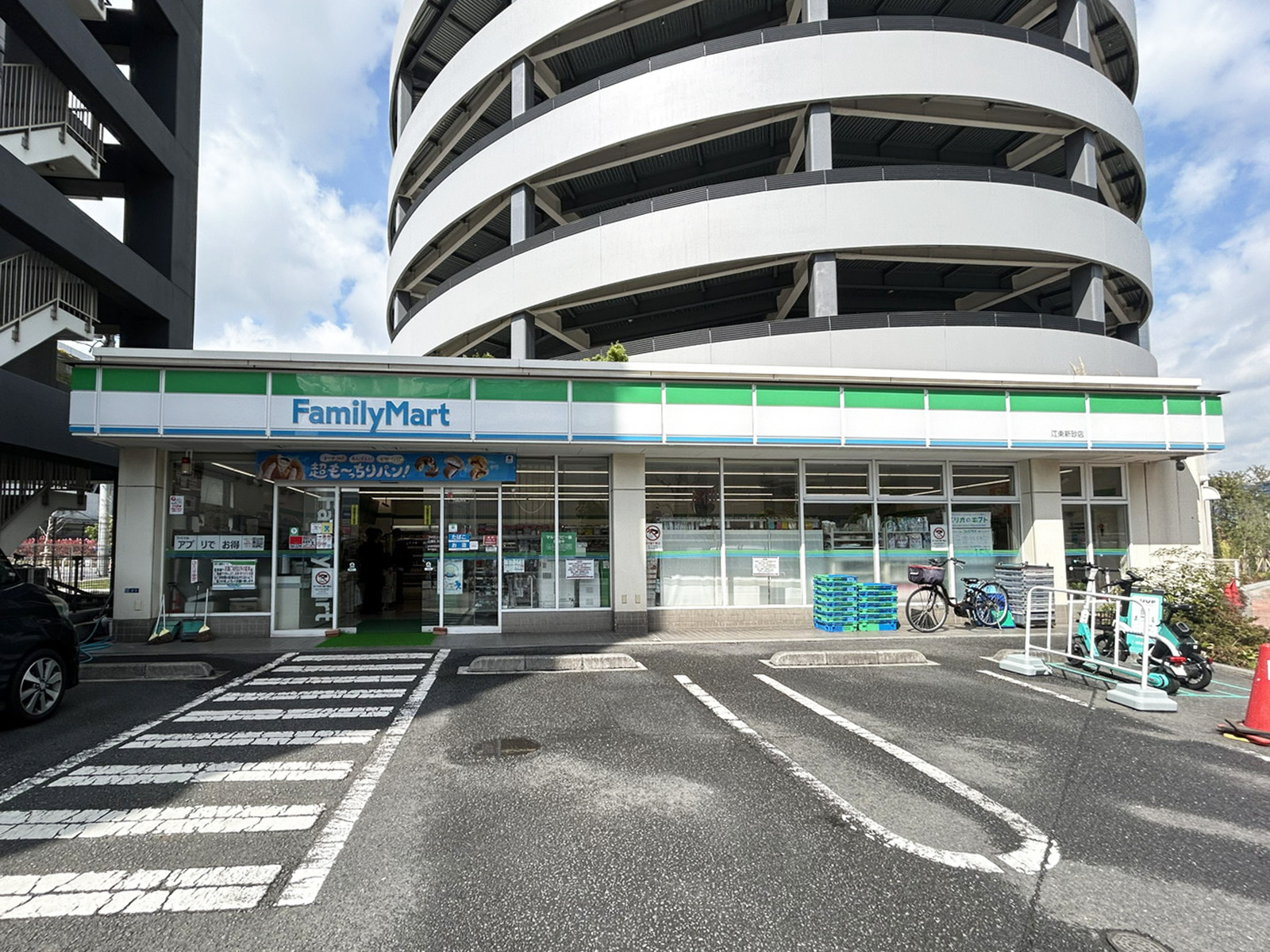 向かいのファミリーマート 江東新砂店