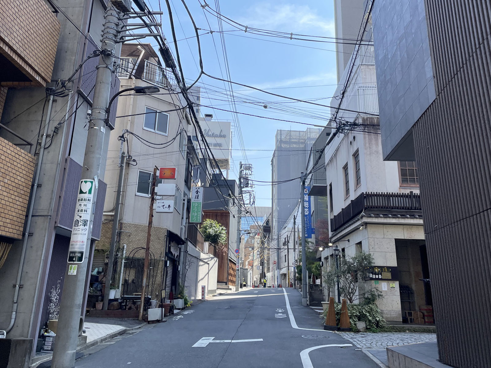 神楽坂プラザビル前面の通り