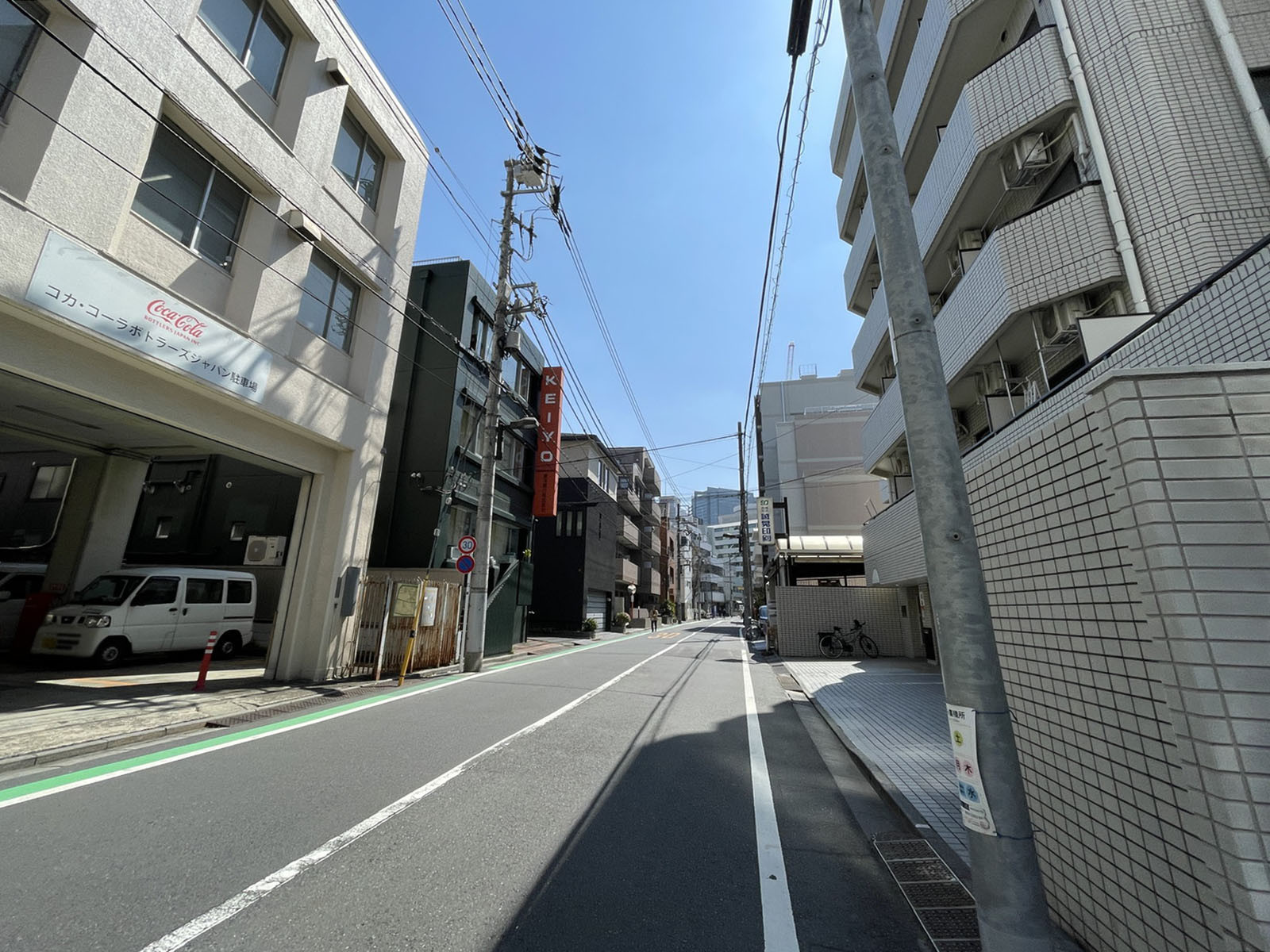 新小川町ビル前面の通り