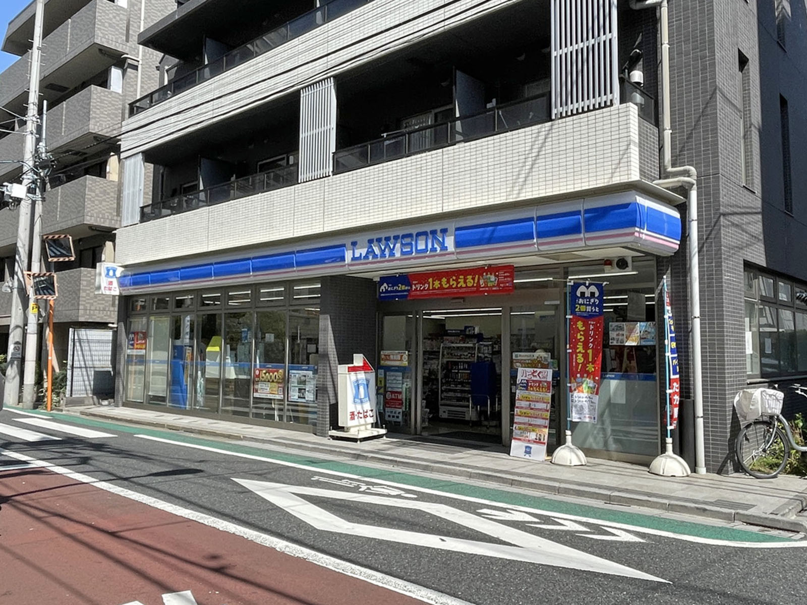 徒歩2分のローソン 新宿新小川町店