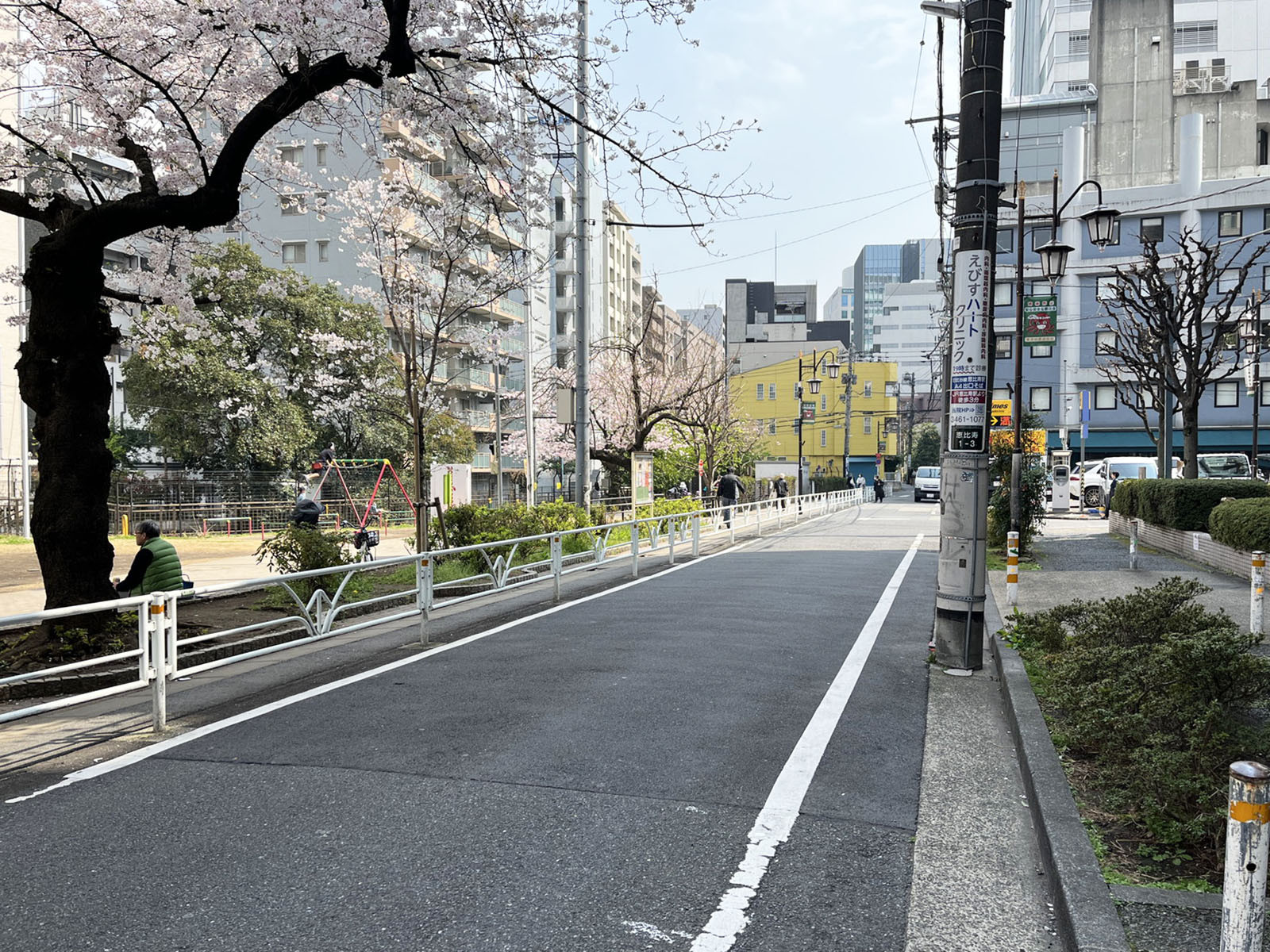 朝日生命恵比寿ビル前面の通り