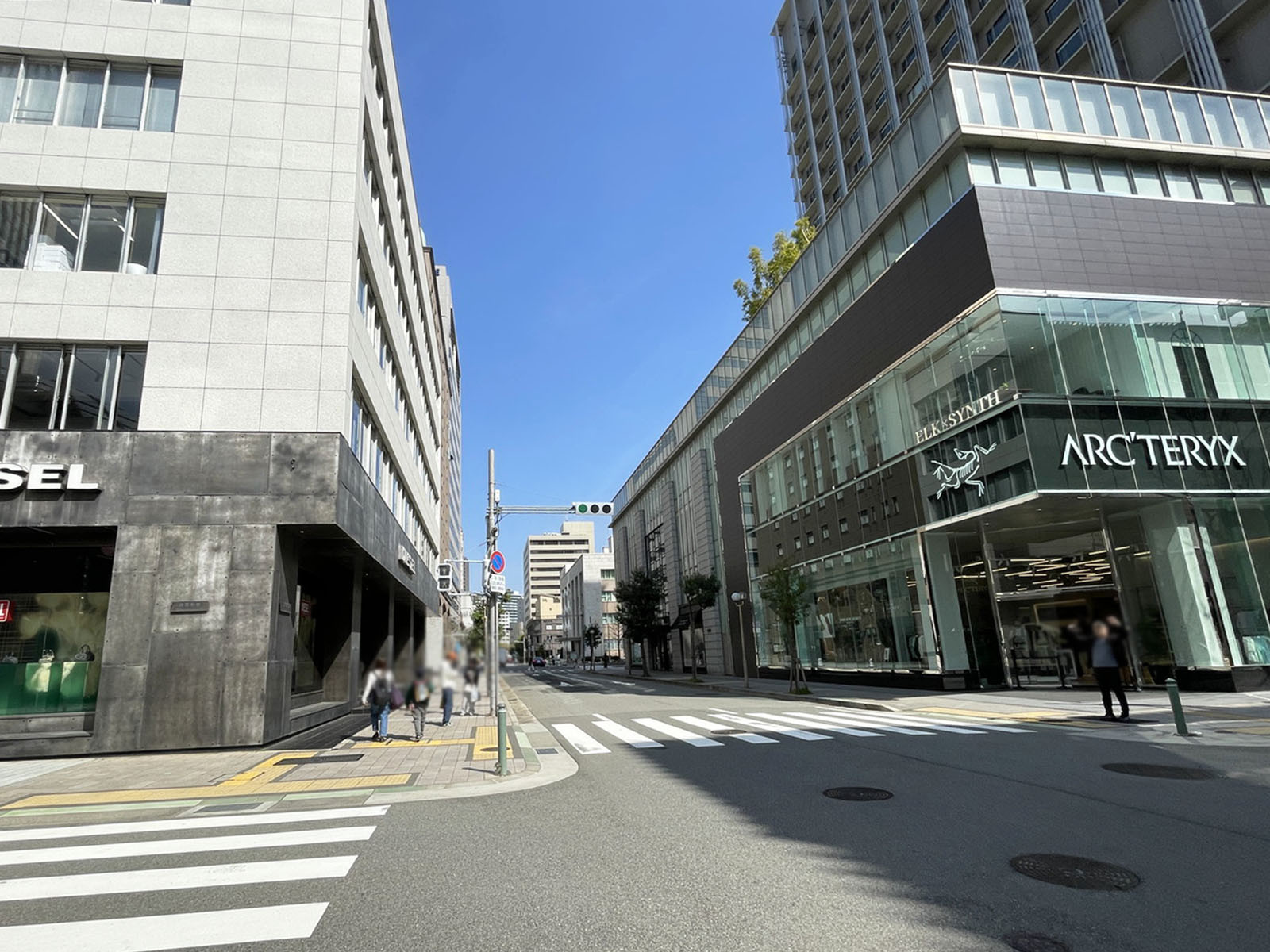 三宮電電ビル前面の通り