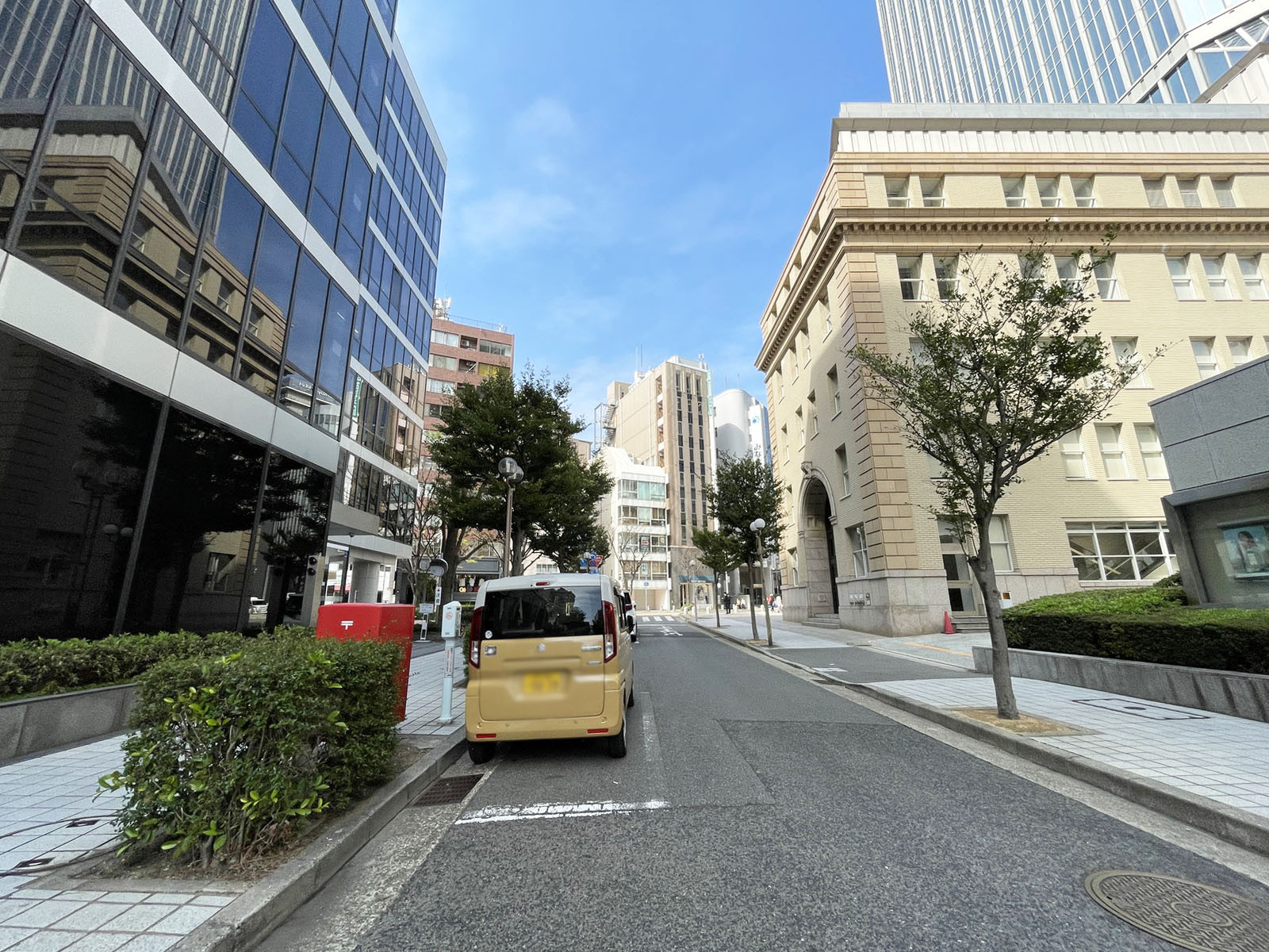 神戸旧居留地平和ビル前面の通り