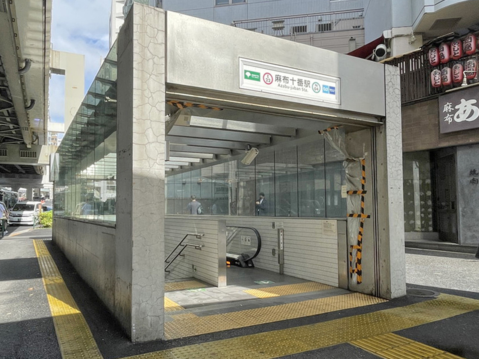 最寄りの「麻布十番駅」