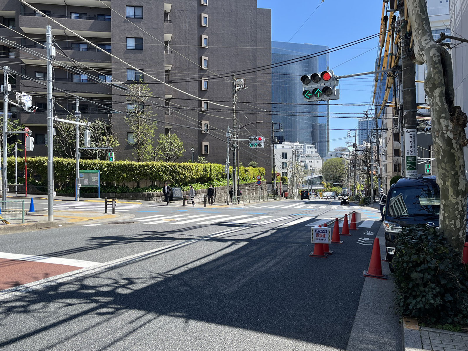 ルート高輪ビル前面の魚籃坂