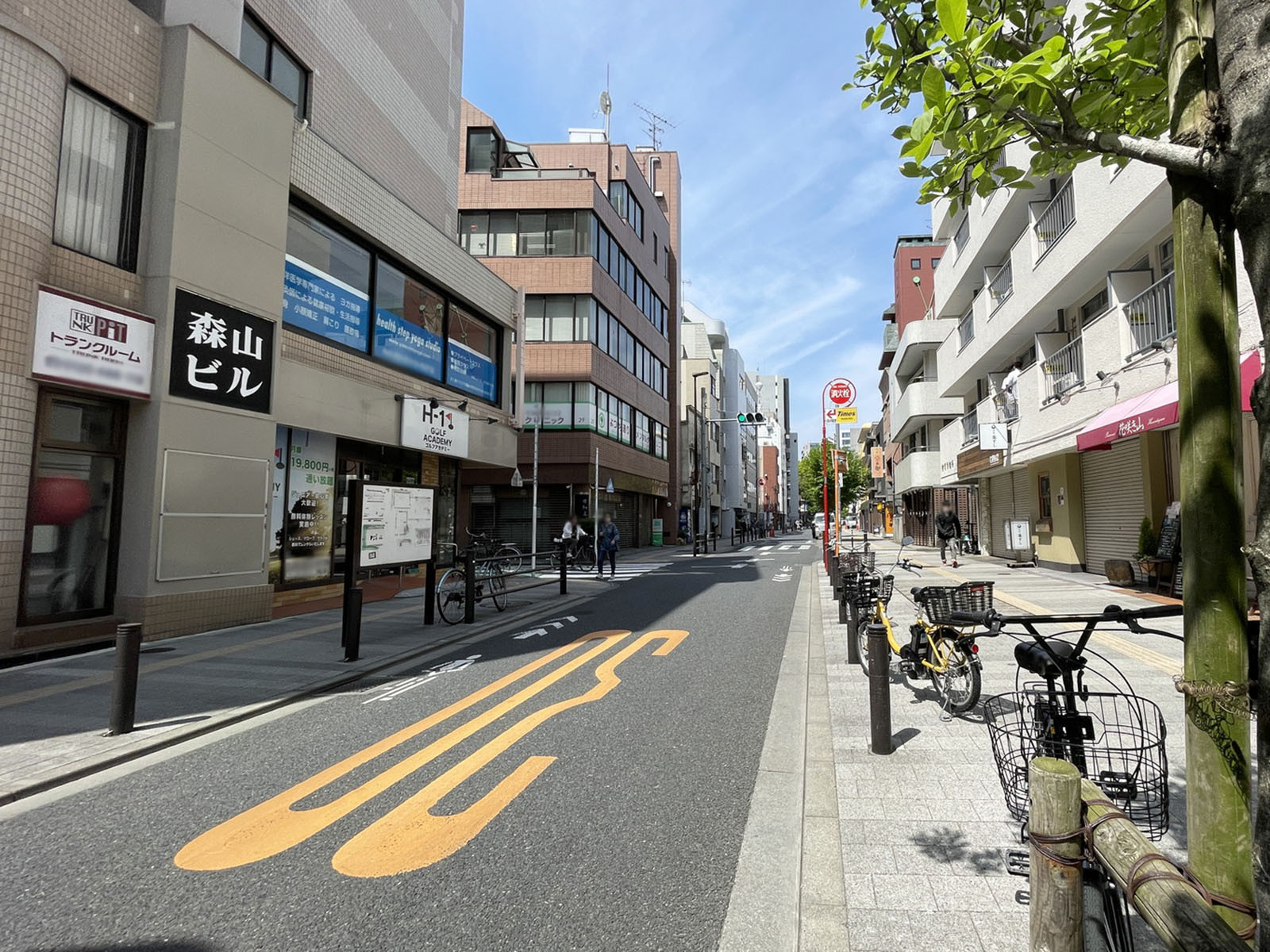 第一原嶋ビル前面の三栄通り