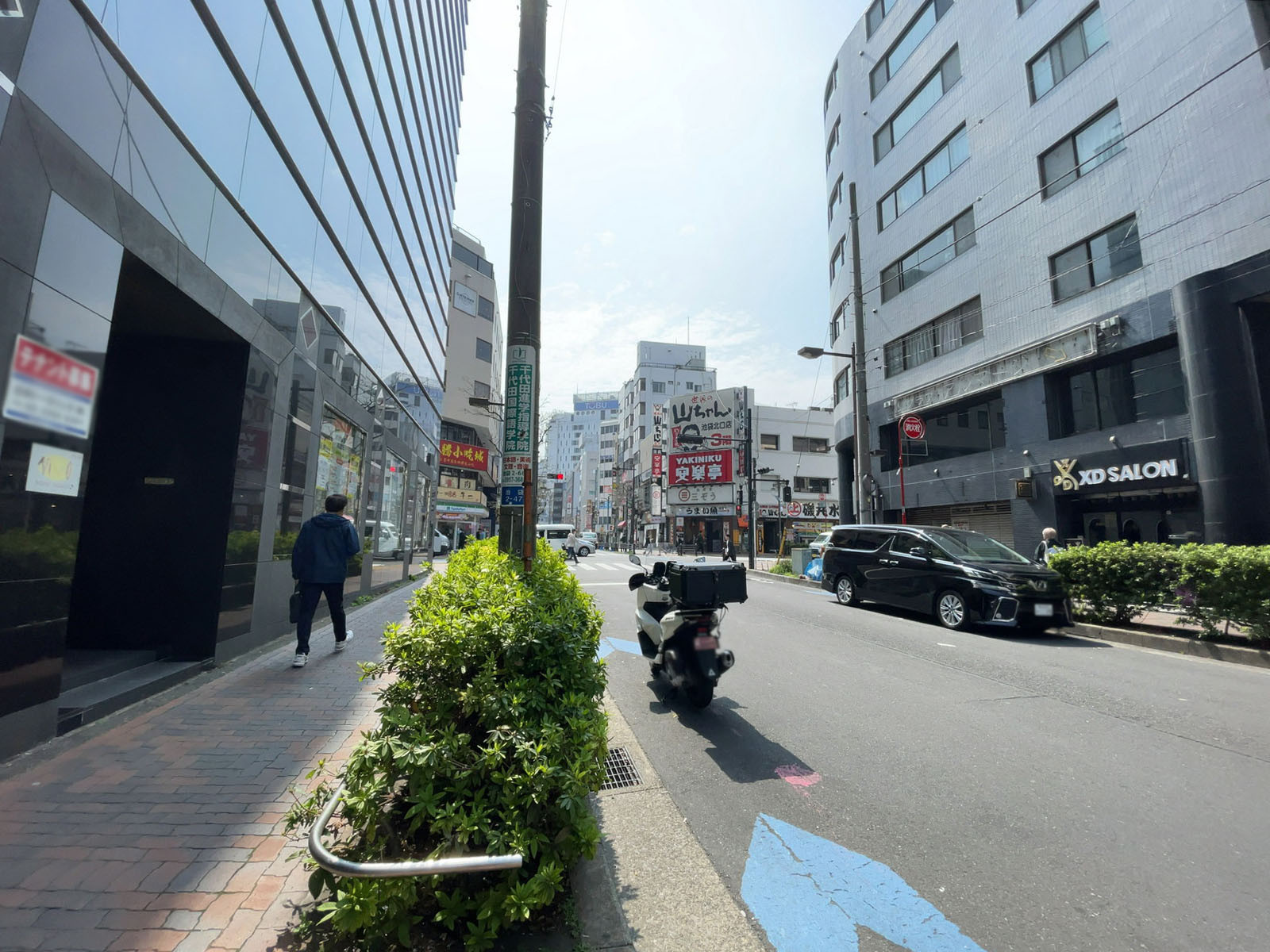 キウレイコンビル前面の通り