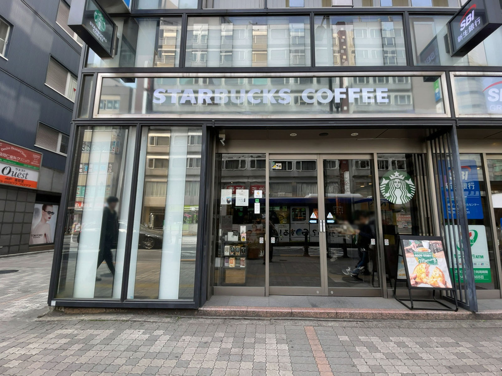 徒歩1分のスターバックス コーヒー 池袋西口店