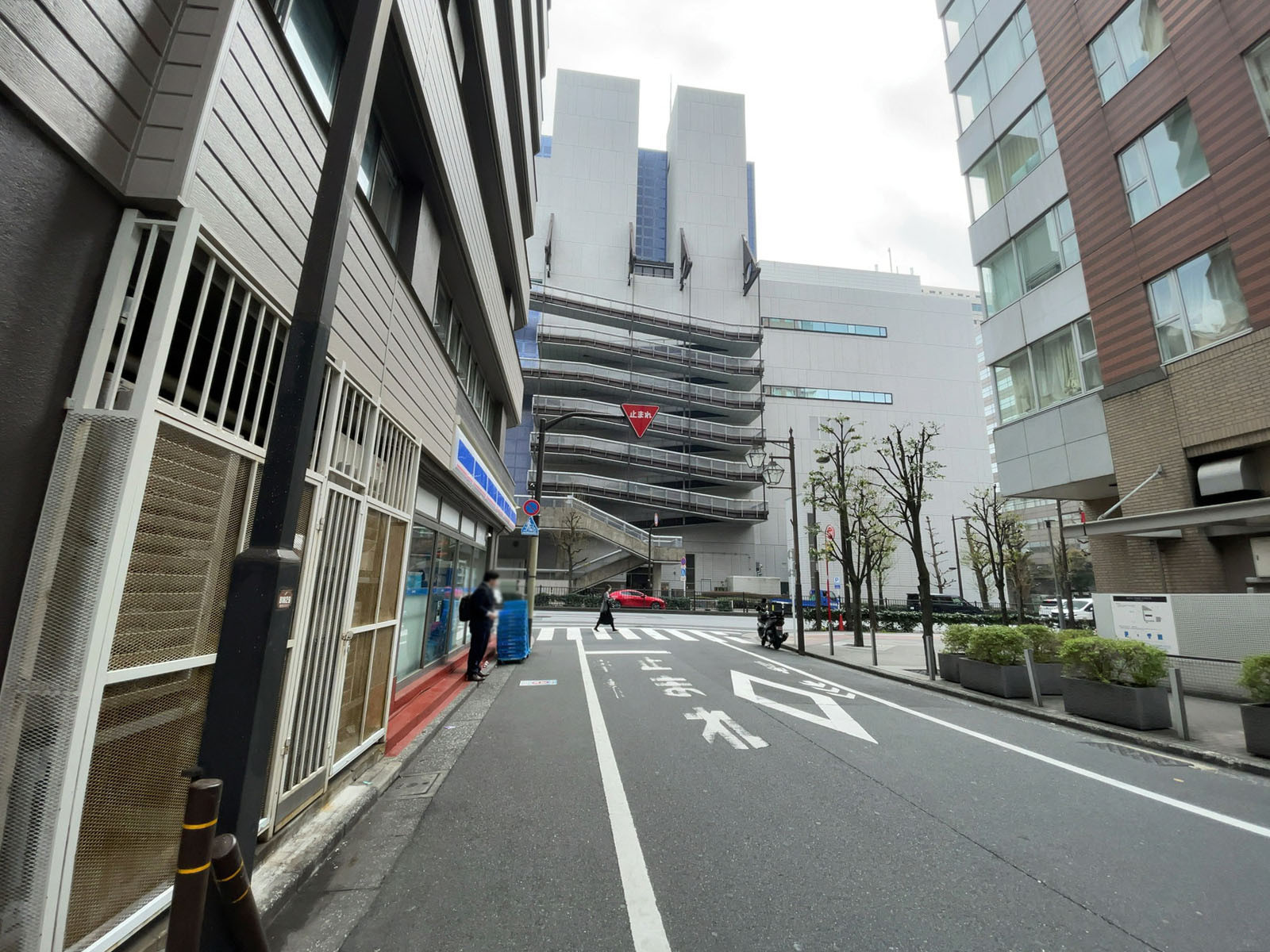 大晴ビル前面の通り